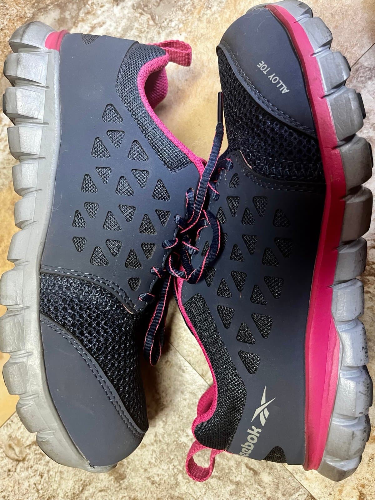 Reebok - Thumbnail 2