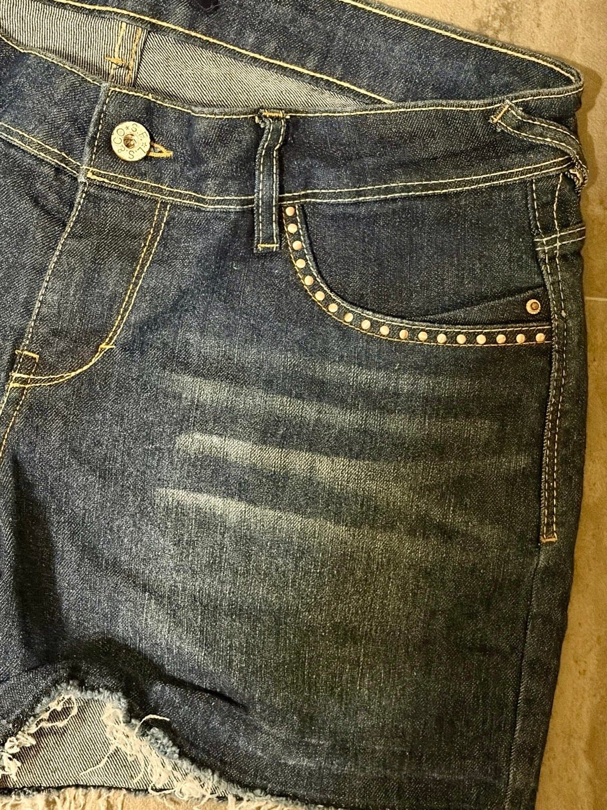 Women’s Levi Shorts, size 10 - Thumbnail 3