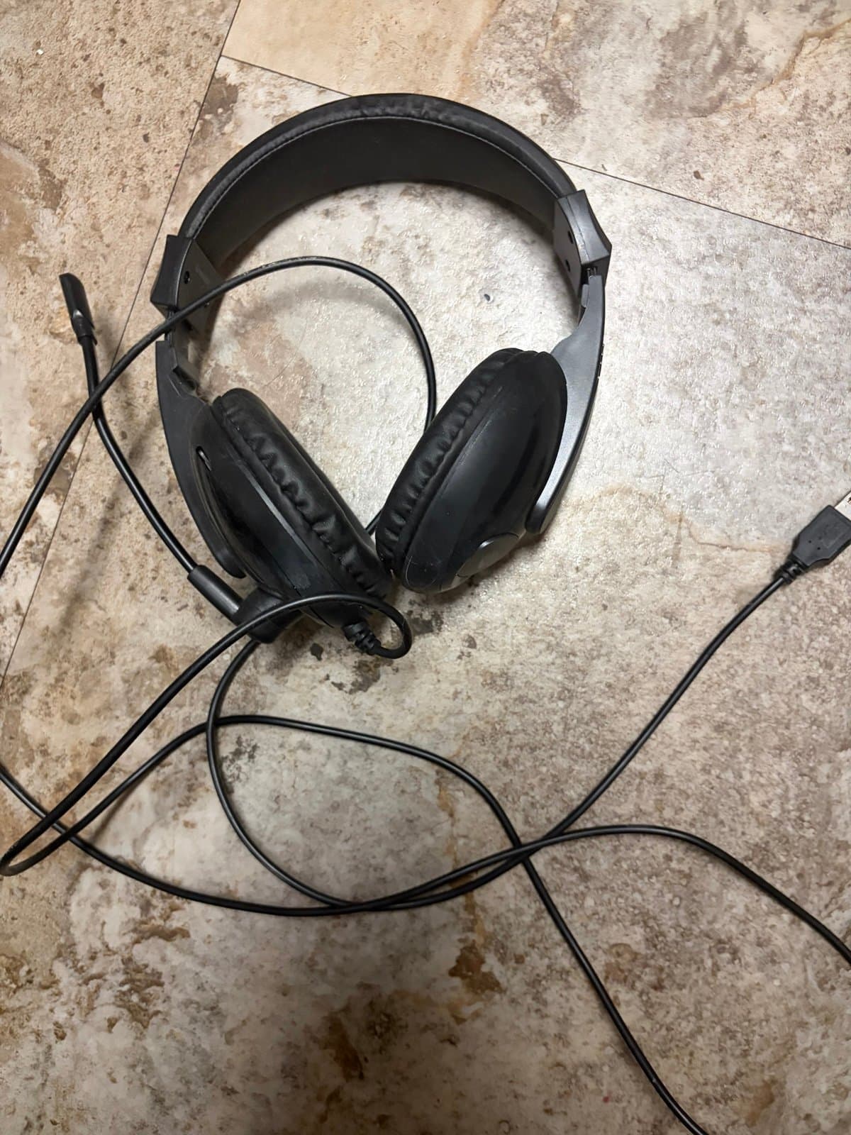 Adesso Headset with Microphone - Thumbnail 3