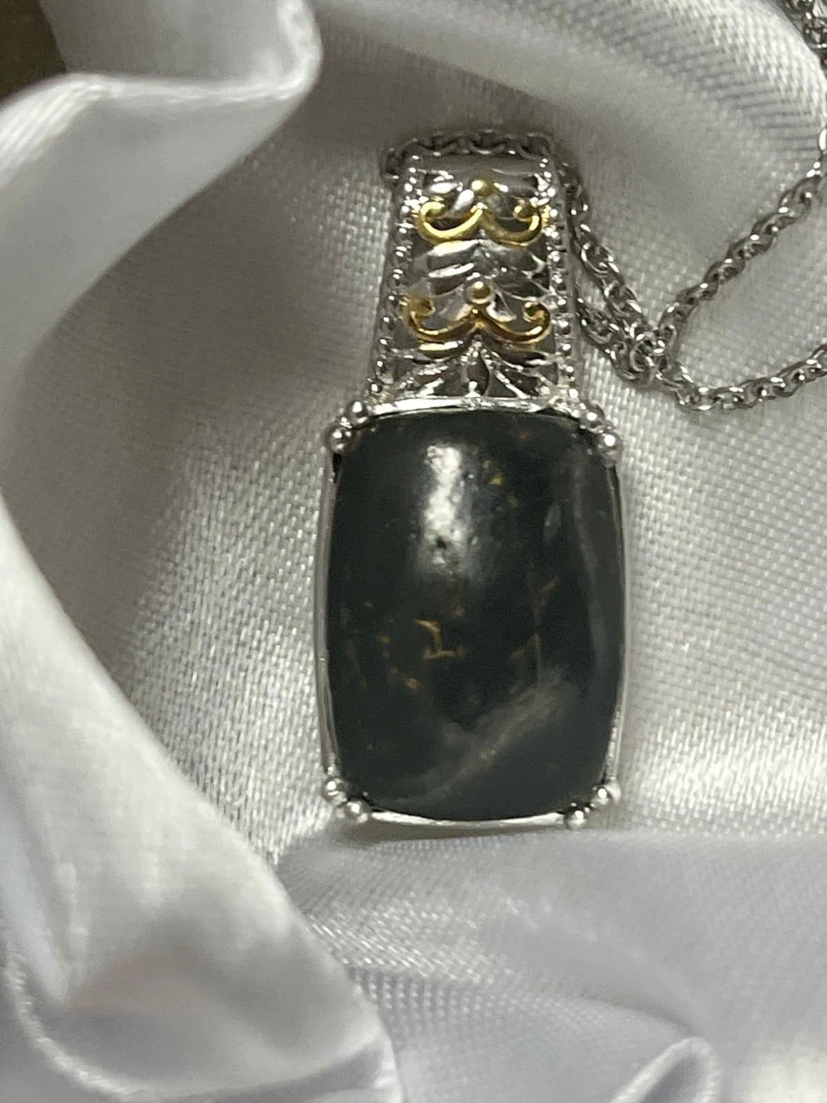 NWT, Shugnite Necklace