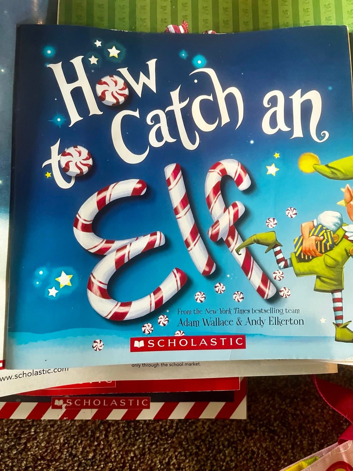 Set of 2 Children’s Christmas books, like new. - Thumbnail 4
