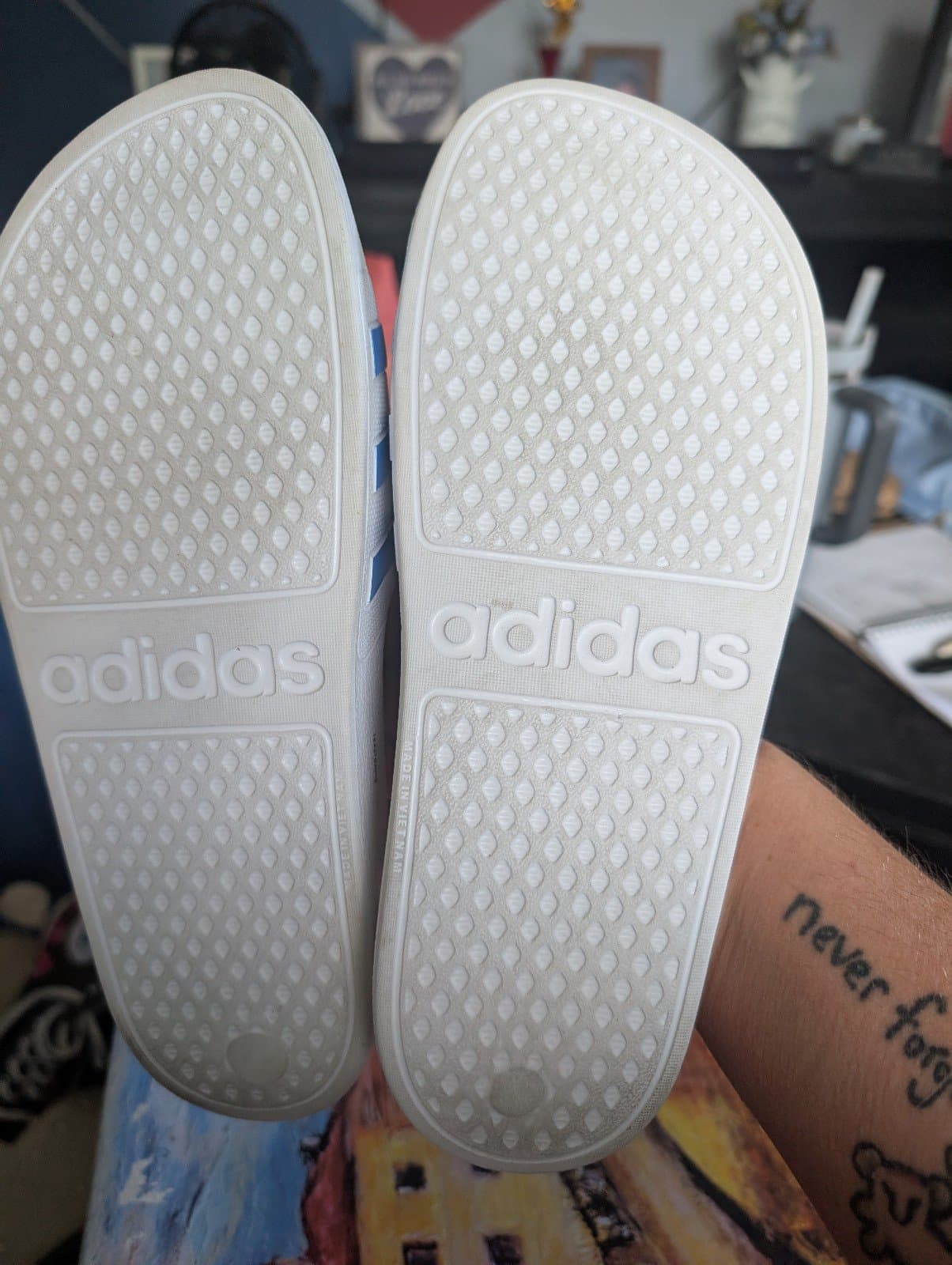 Adidas sandals size 8 women's - Thumbnail 3