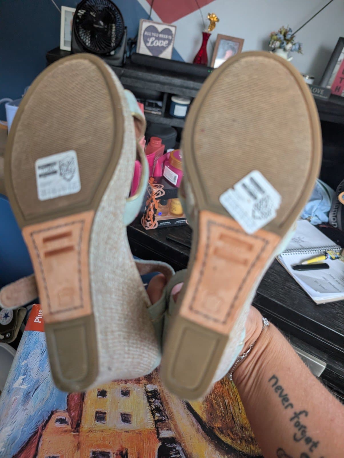 Toms sandals size 6.5 - Thumbnail 3