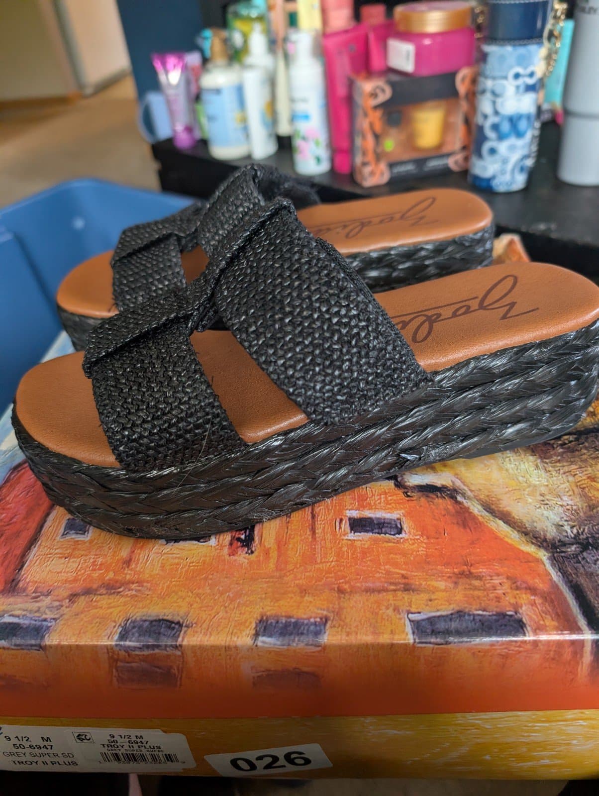 Zodiac sandals size 9 - Thumbnail 2