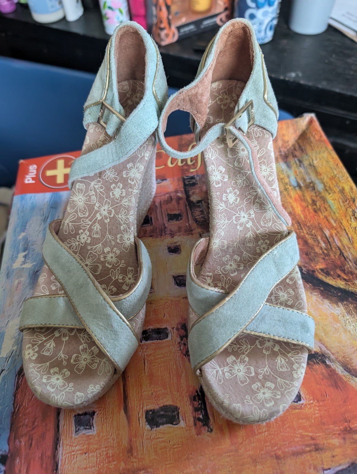 Toms sandals size 6.5 - Thumbnail 2