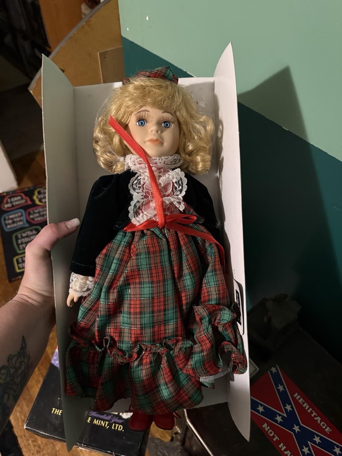 1996 Platinum Collection Musical Doll Mary Christine plays White Christmas NIB - Thumbnail 3