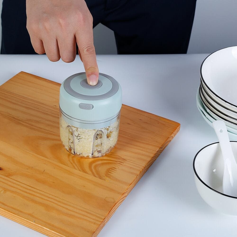 Mini Electric Garlic Chopper 8.45OZ Rechargeable - Thumbnail 2