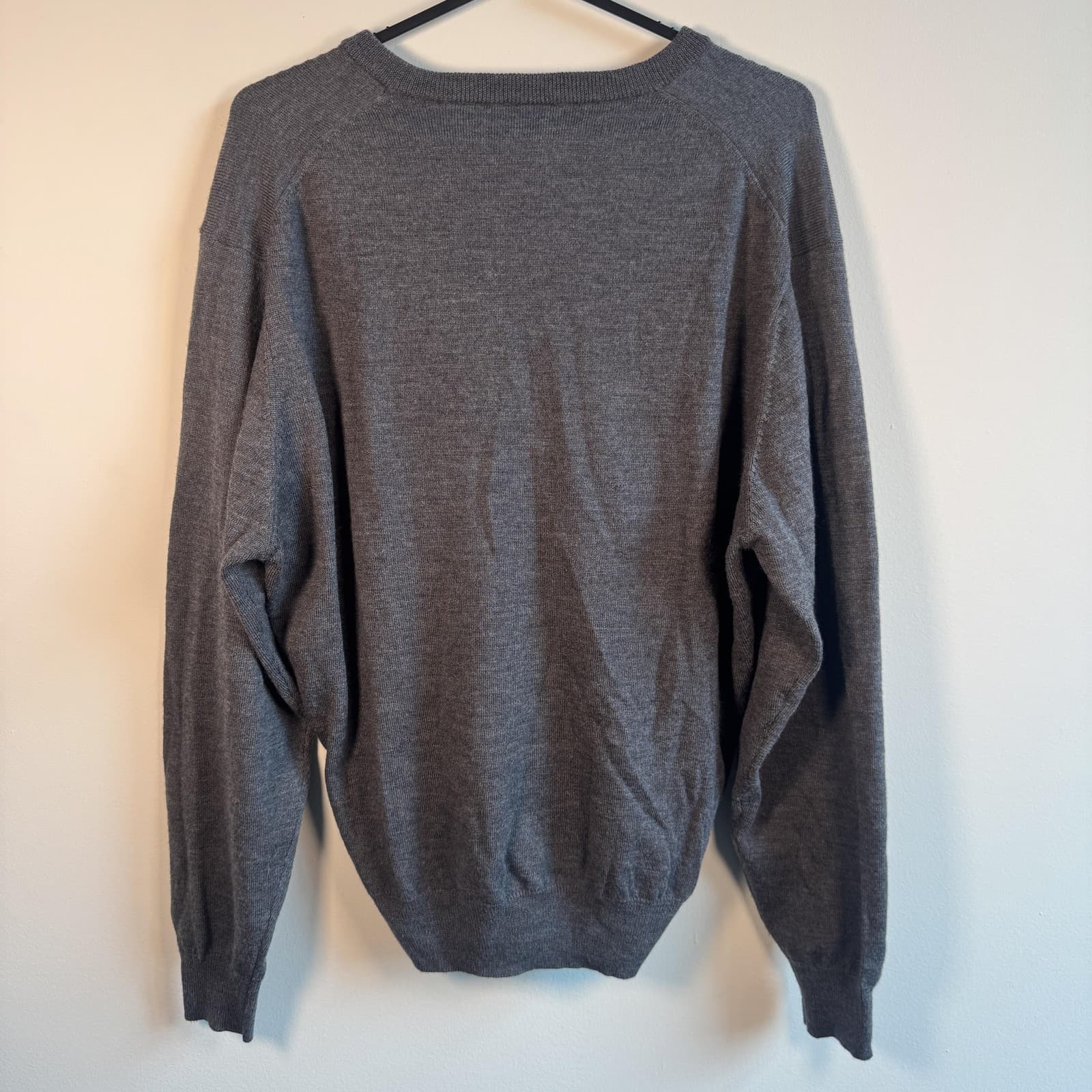 Jos. A. Bank Signature Sweater V Neck Pullover 100% Merino Wool Gray Mens Medium - Thumbnail 2