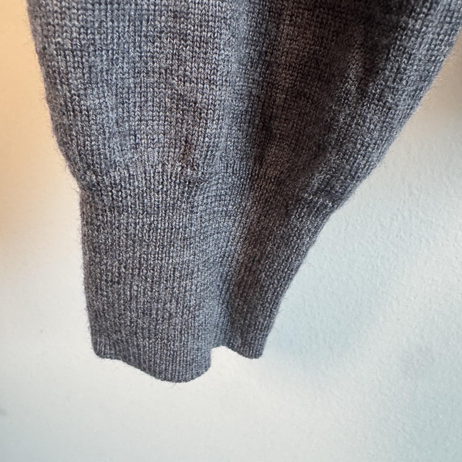 Jos. A. Bank Signature Sweater V Neck Pullover 100% Merino Wool Gray Mens Medium - Thumbnail 6