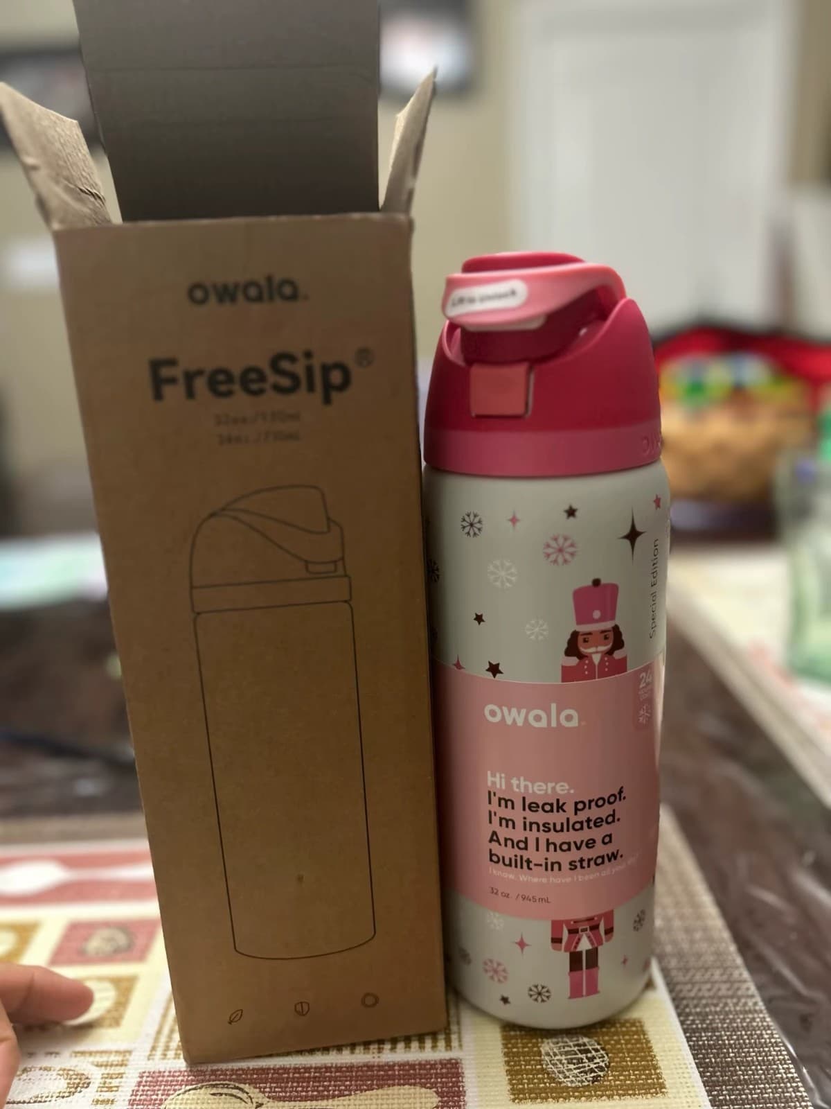 owala pink Bottle, 32 oz, 945 ml, retains heat for over 24 h. - Thumbnail 9