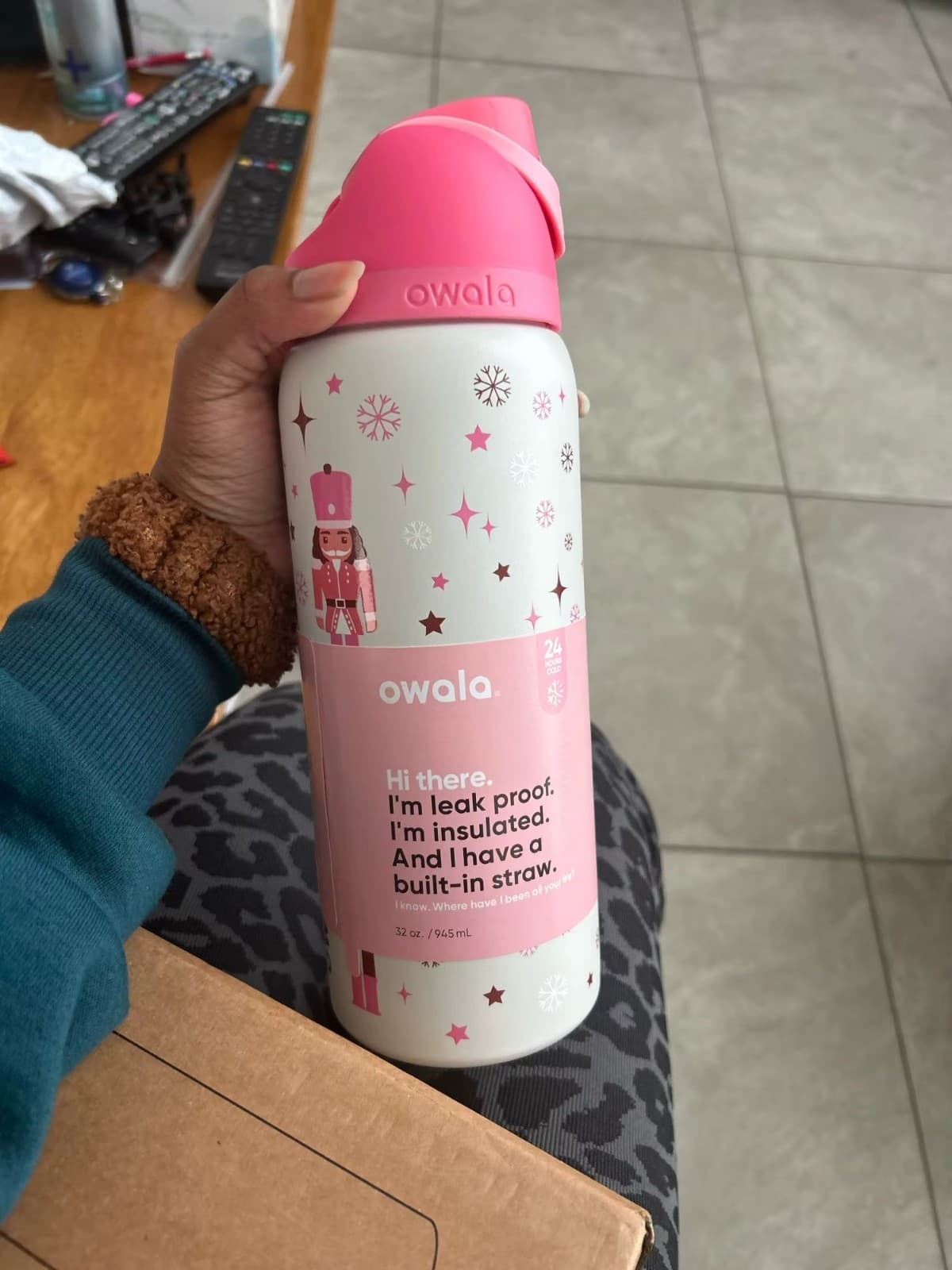 owala pink Bottle, 32 oz, 945 ml, retains heat for over 24 h. - Thumbnail 8
