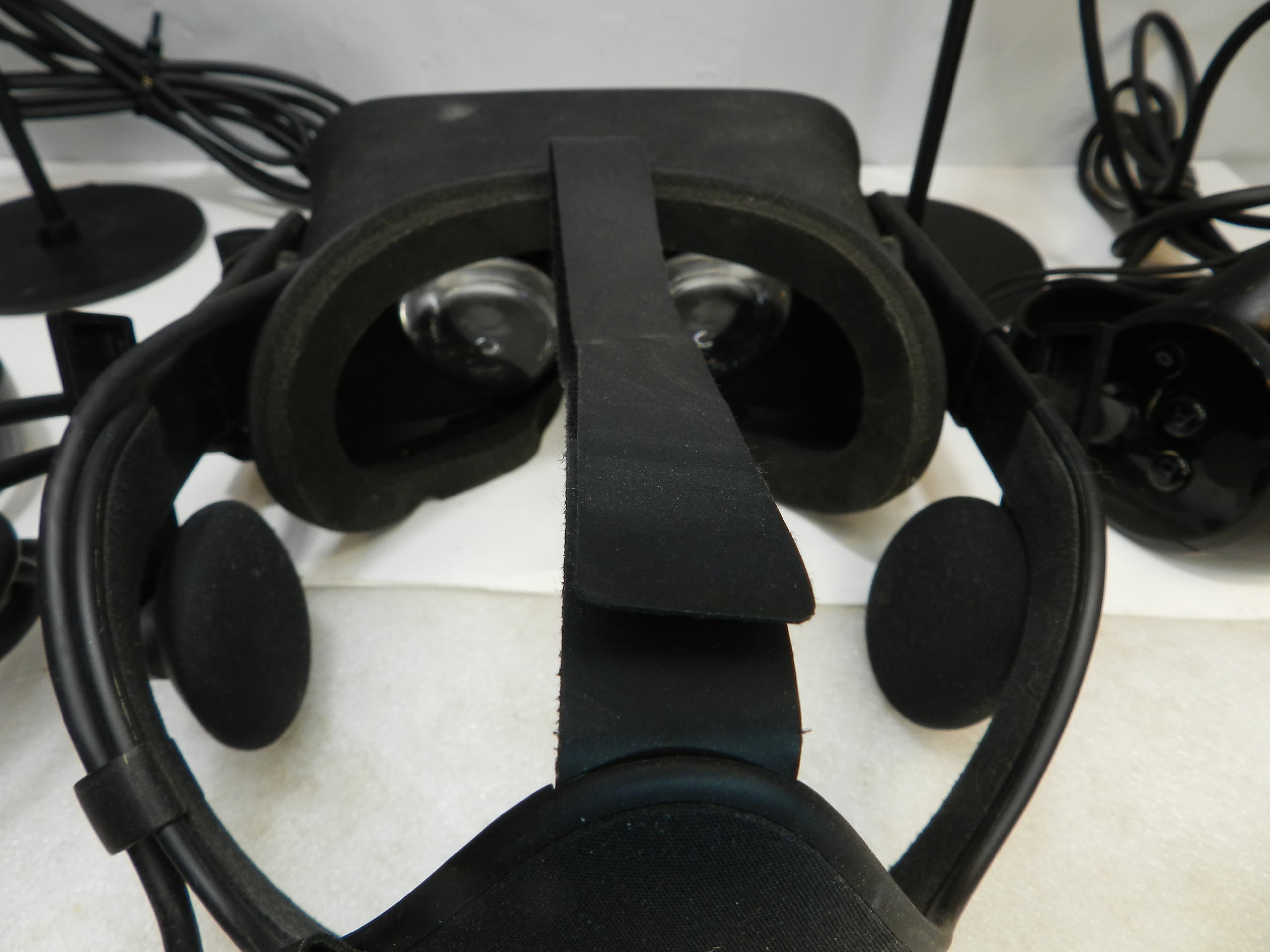 Oculus Rift CV1 VR Virtual Reality Headset Full Set Black (O83M) - Thumbnail 3
