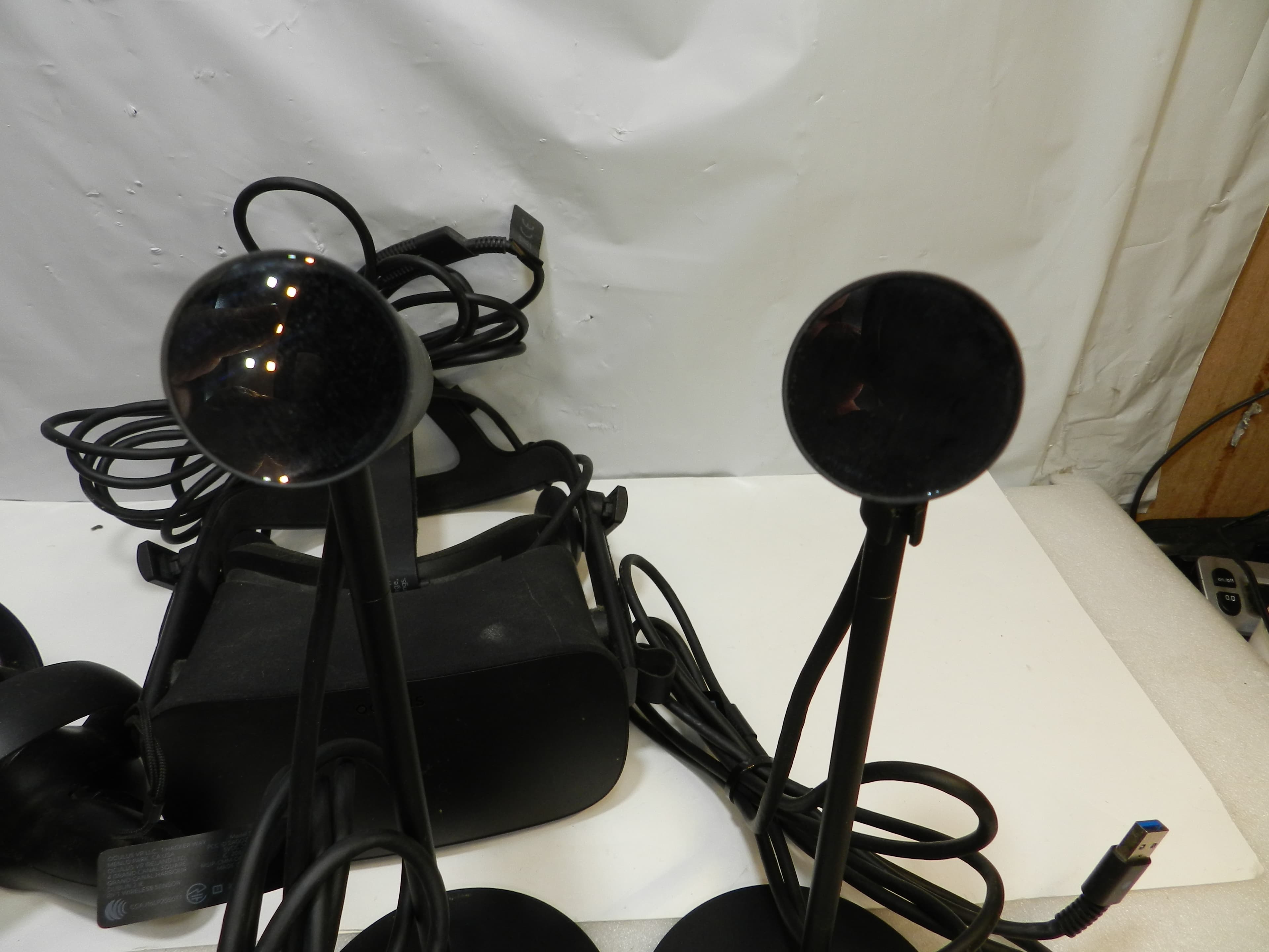 Oculus Rift CV1 VR Virtual Reality Headset Full Set Black (O83M) - Thumbnail 9