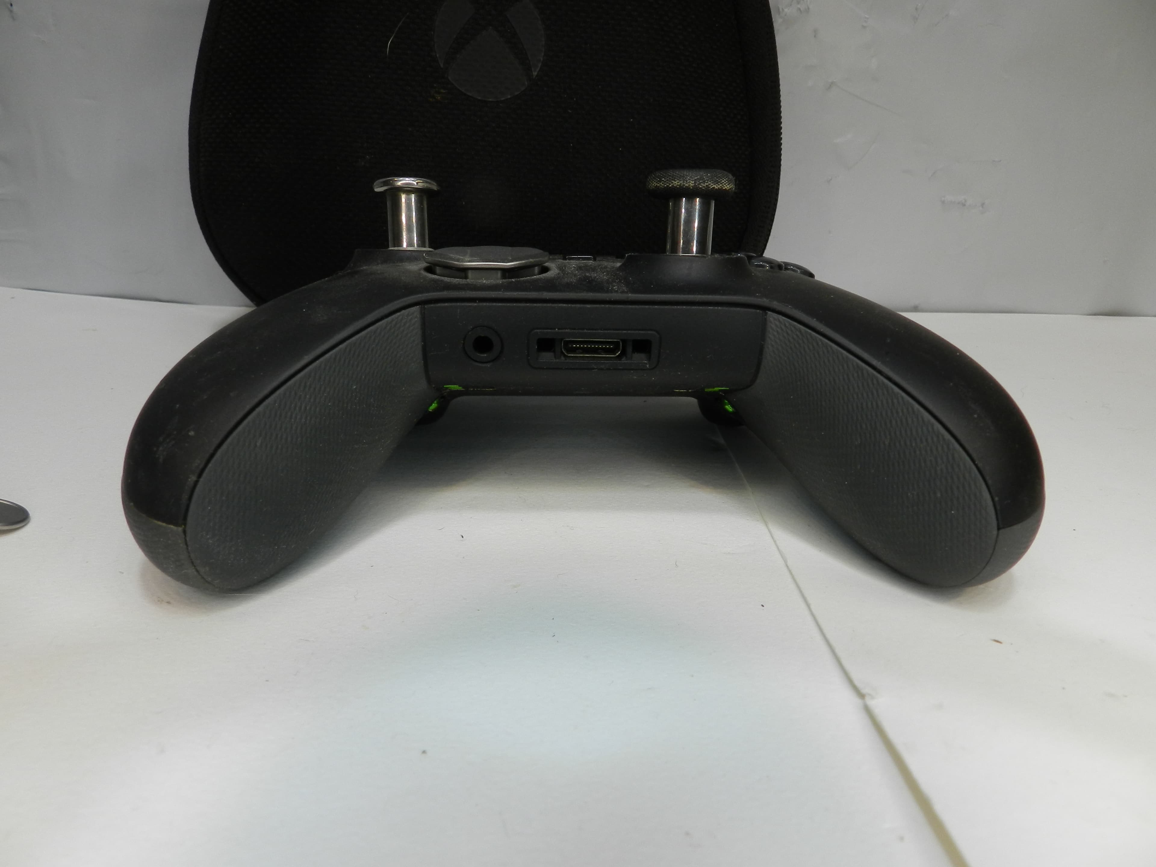 Xbox One Elite Series 1 Controller Model 1698 W/ Case  (O87M) - Thumbnail 3