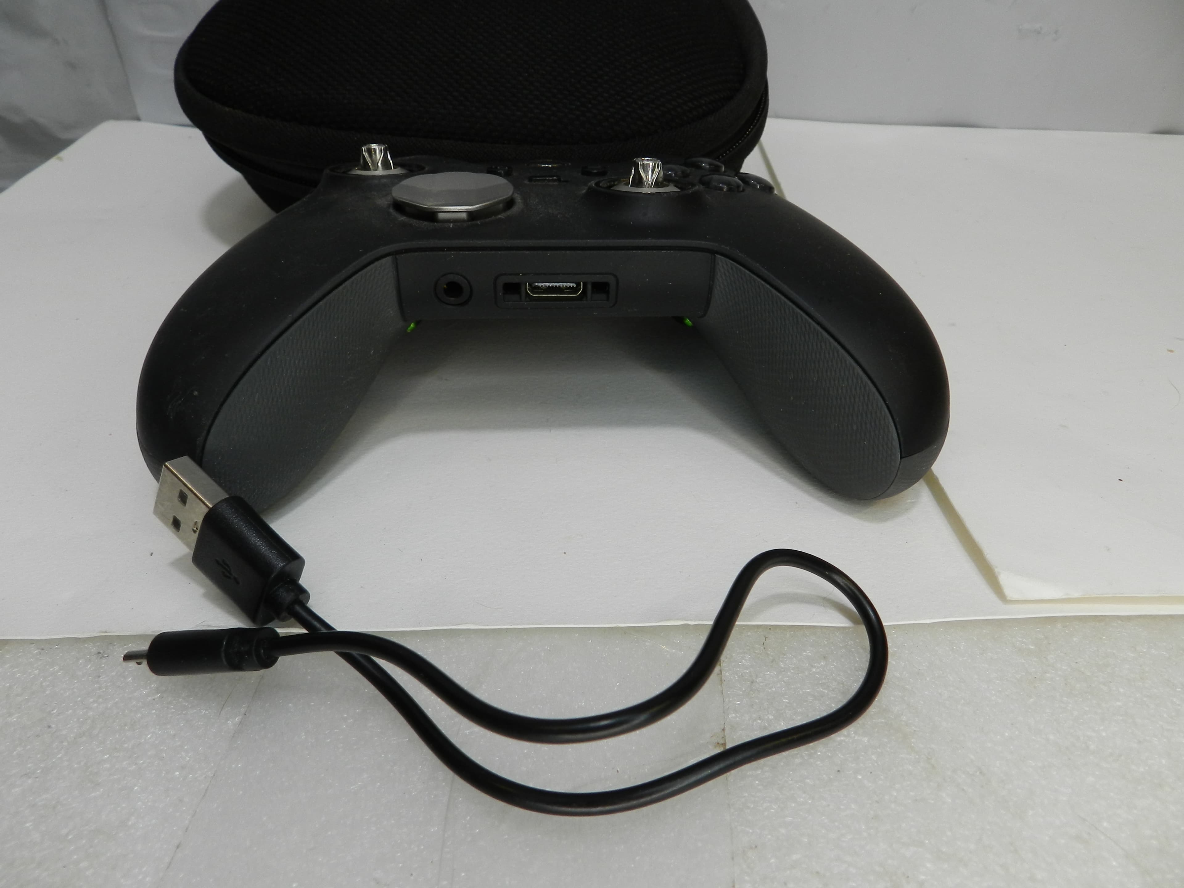 Xbox One Elite Series 1 Controller Model 1698 W/ Case  (O87M) - Thumbnail 4