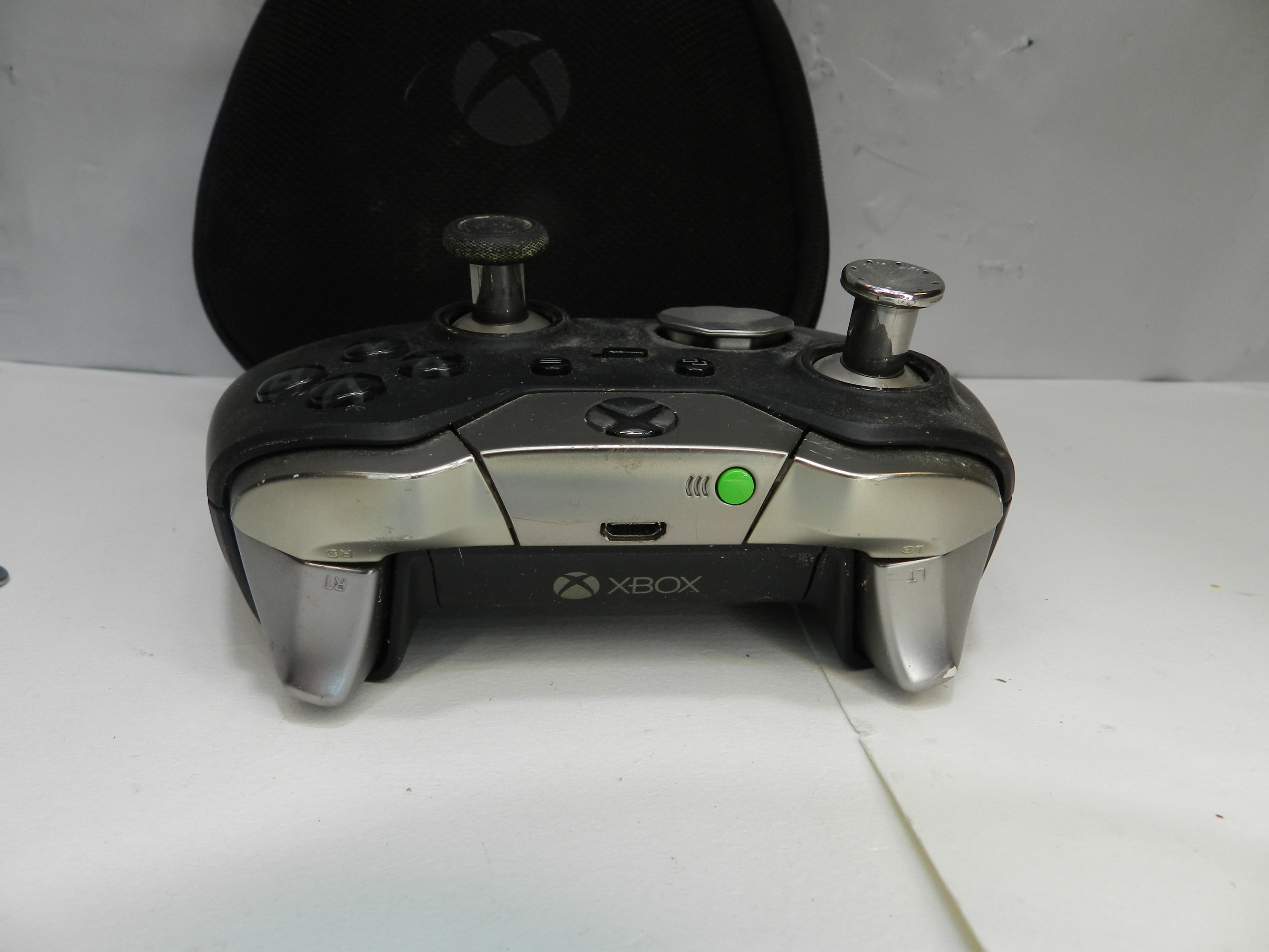 Xbox One Elite Series 1 Controller Model 1698 W/ Case  (O87M) - Thumbnail 5