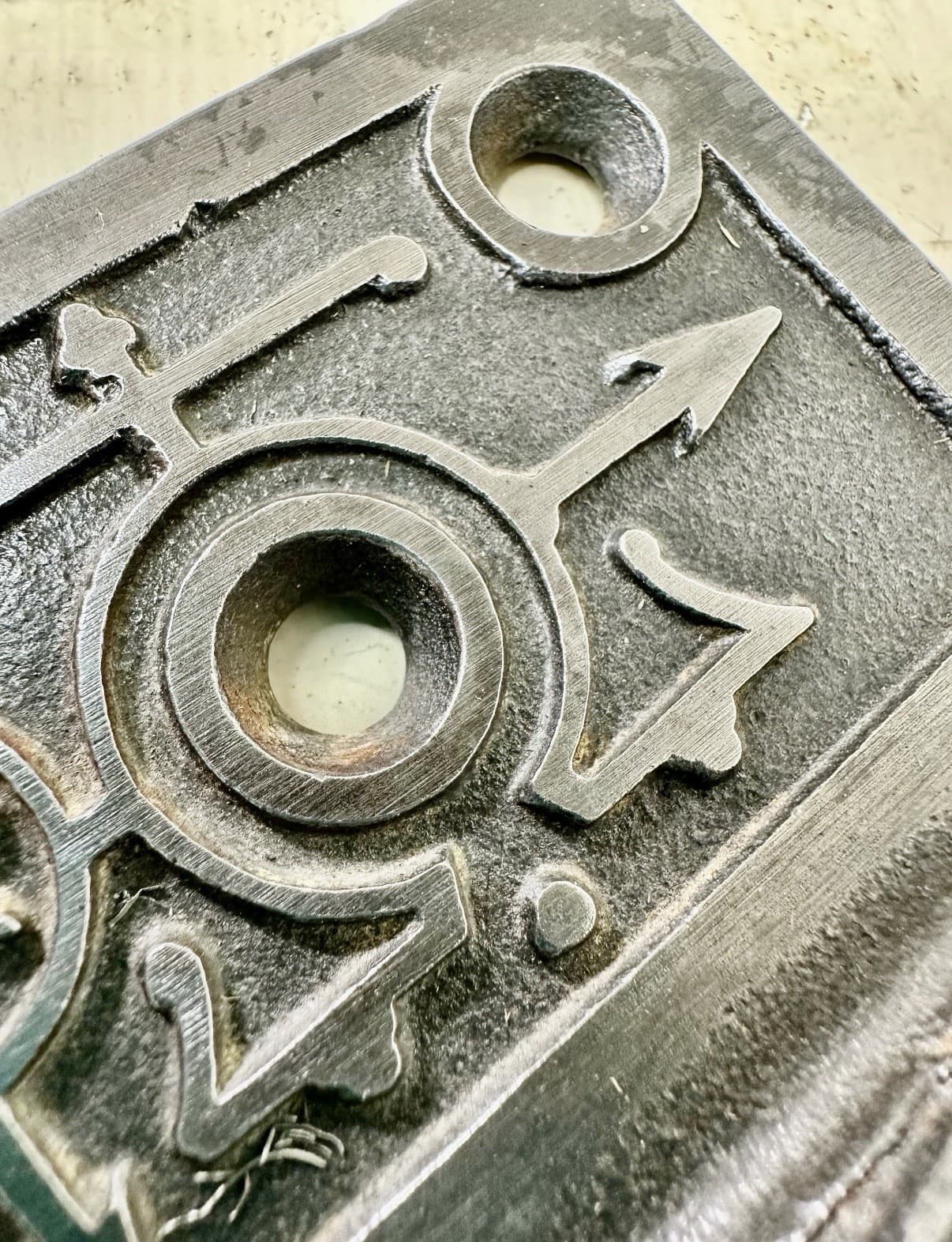 Antique 4.5” x 4.5” Cast Iron Steeple Tip Door Hinge – Ornate Victorian Eastlake - Thumbnail 6