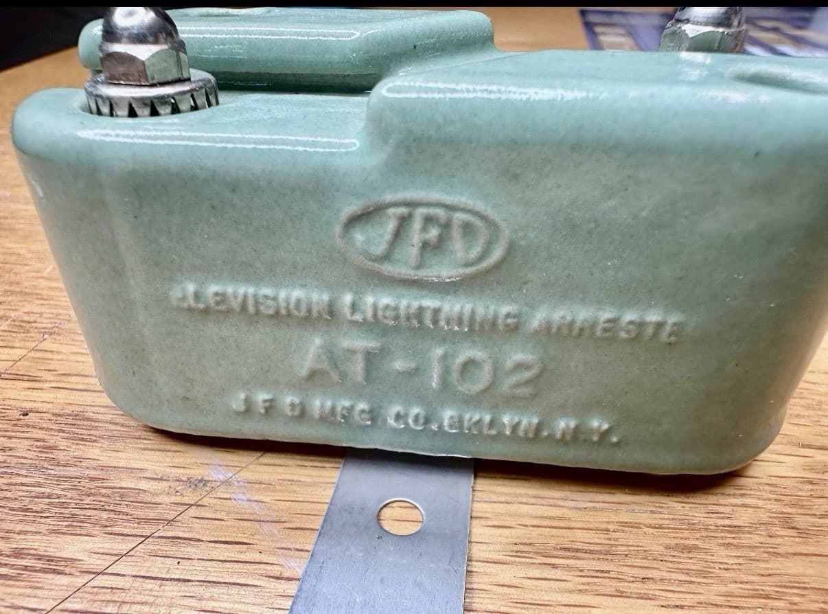 Vintage JFD AT-102 Porcelain Twin Lead Lightning Arrestor – Green - Thumbnail 5