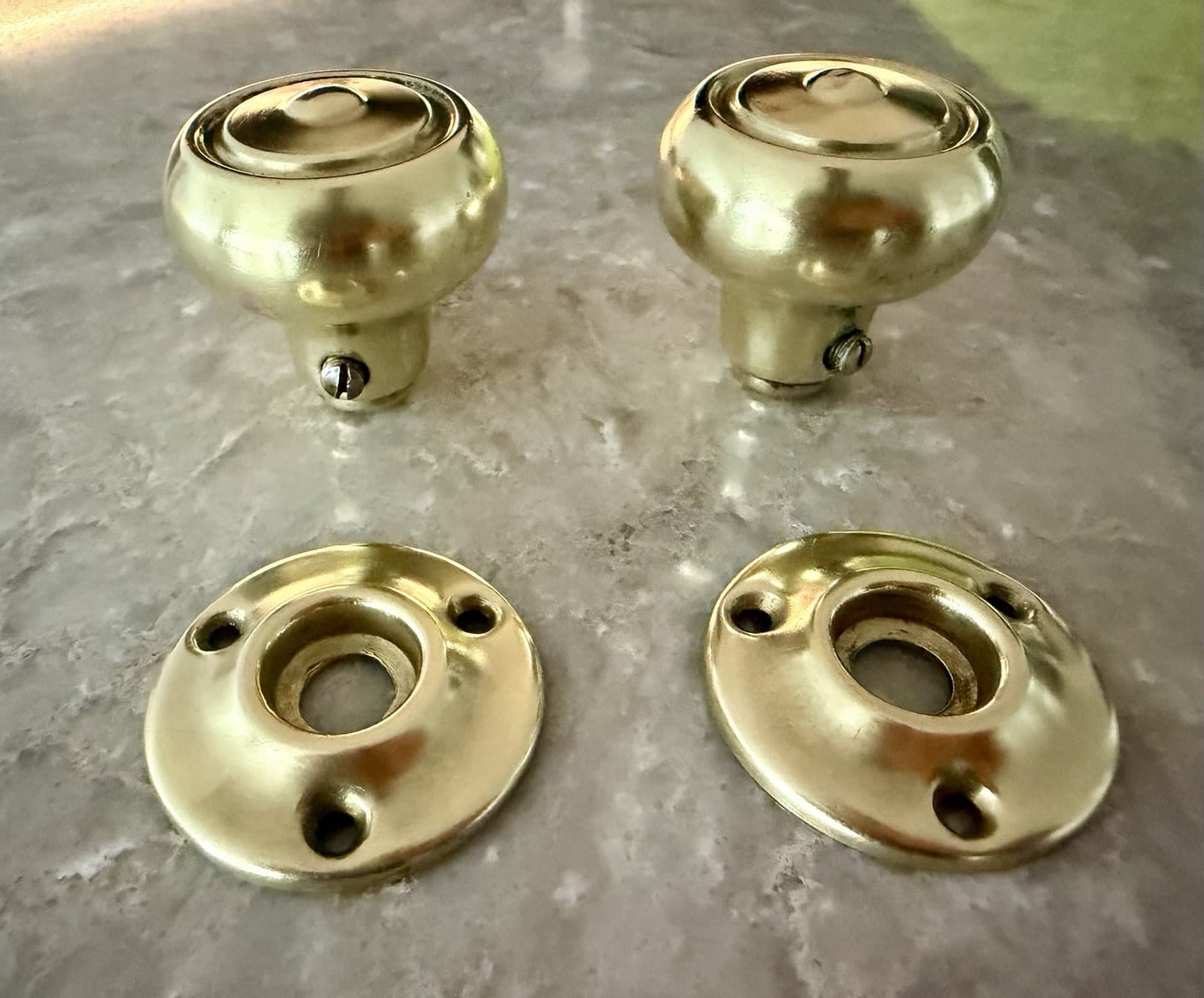 Vintage Brass Round Door Knob Set w/ Rosettes & Spindle Polished - Thumbnail 2