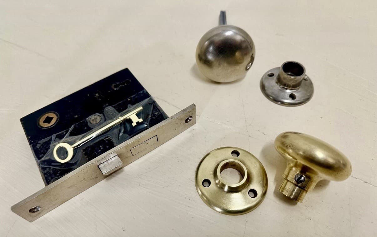 Vintage Brass Door Knob Set with Rosettes, Mortise Lock, and Key - Thumbnail 4
