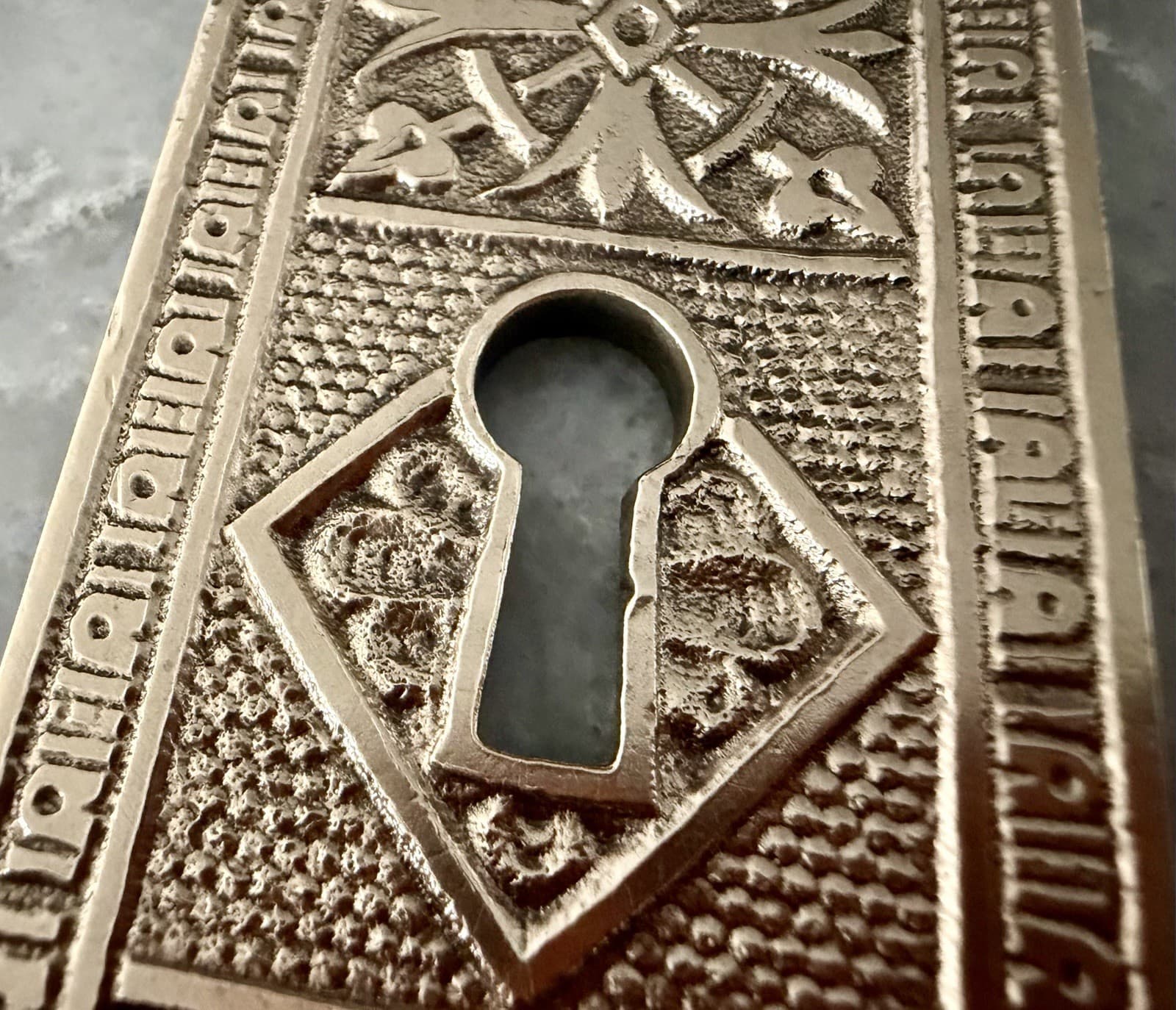 Antique Eastlake Cast Brass Door Plate Escutcheon 5.25” Victorian Keyhole - Thumbnail 3