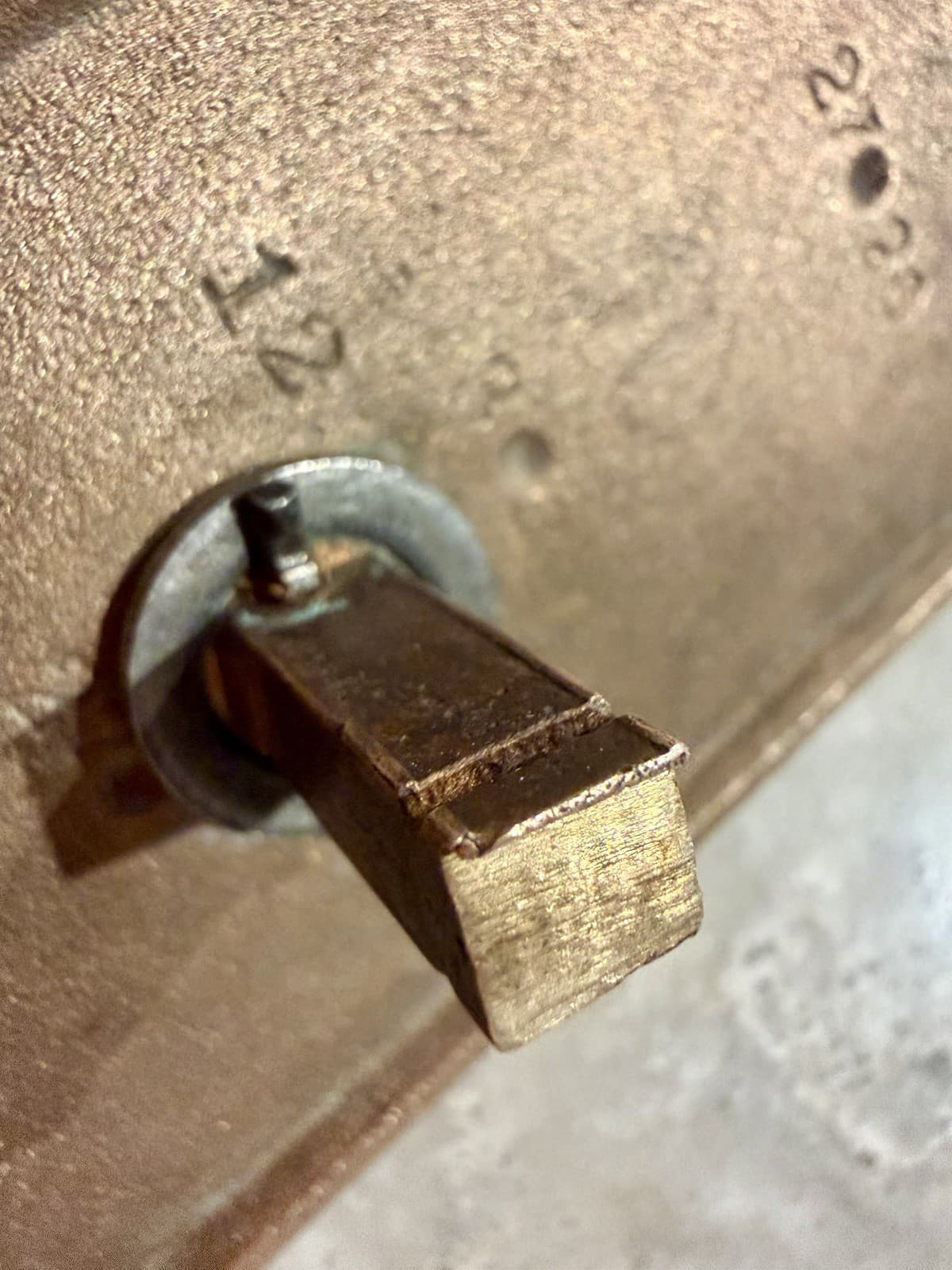 Vintage Yale Solid Brass Bathroom Thumb Turn Back Plate 6-3/4” x 2-1/8” - Thumbnail 7