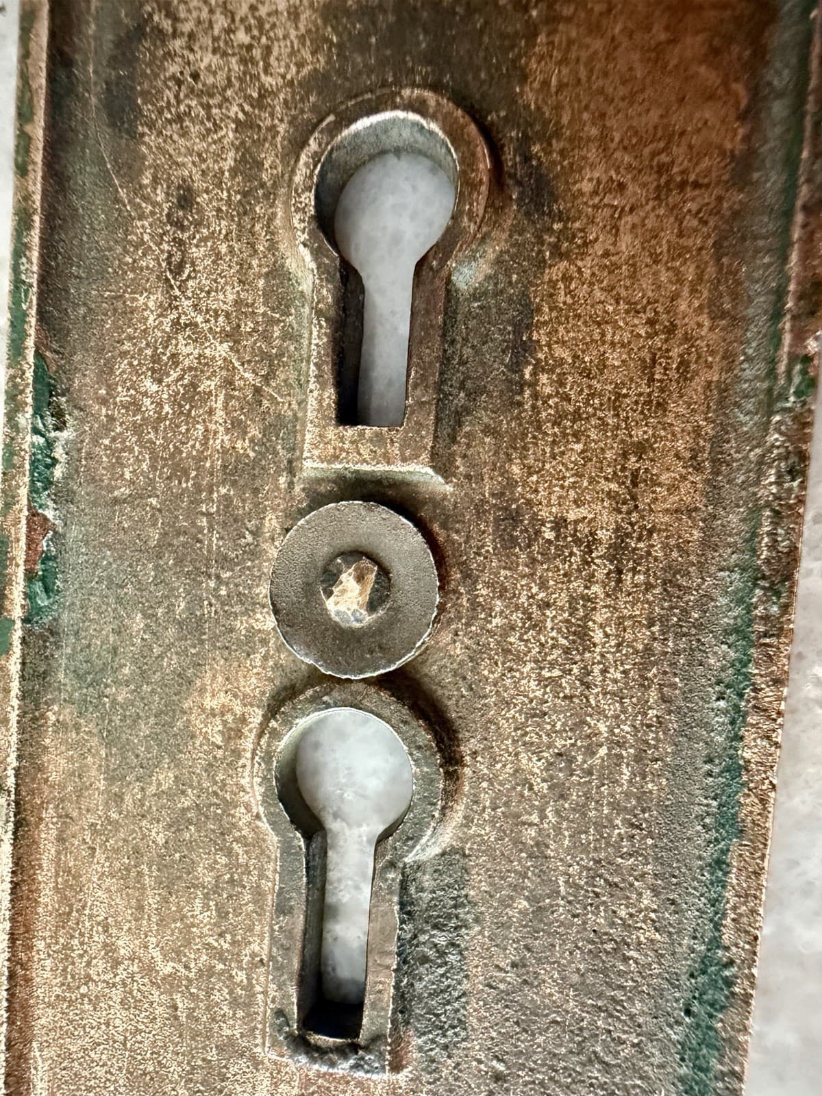 Vintage Sargent Brass Double Keyhole Door Plate Backplate 1-7/8 x 7-3/8 - Thumbnail 10