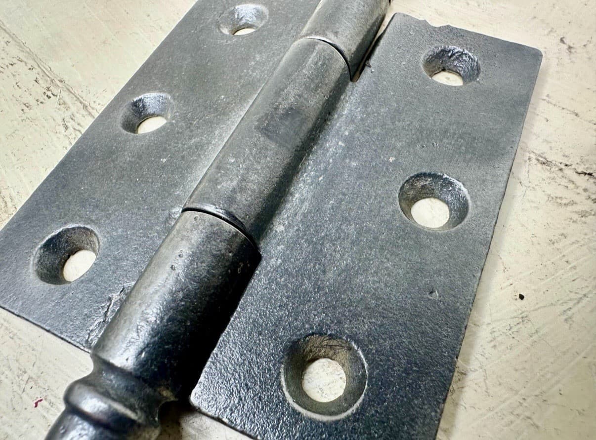 Set of 4 Vintage Cast Iron Acorn Tip Door Hinges 3.5” x 1.75” - Thumbnail 5