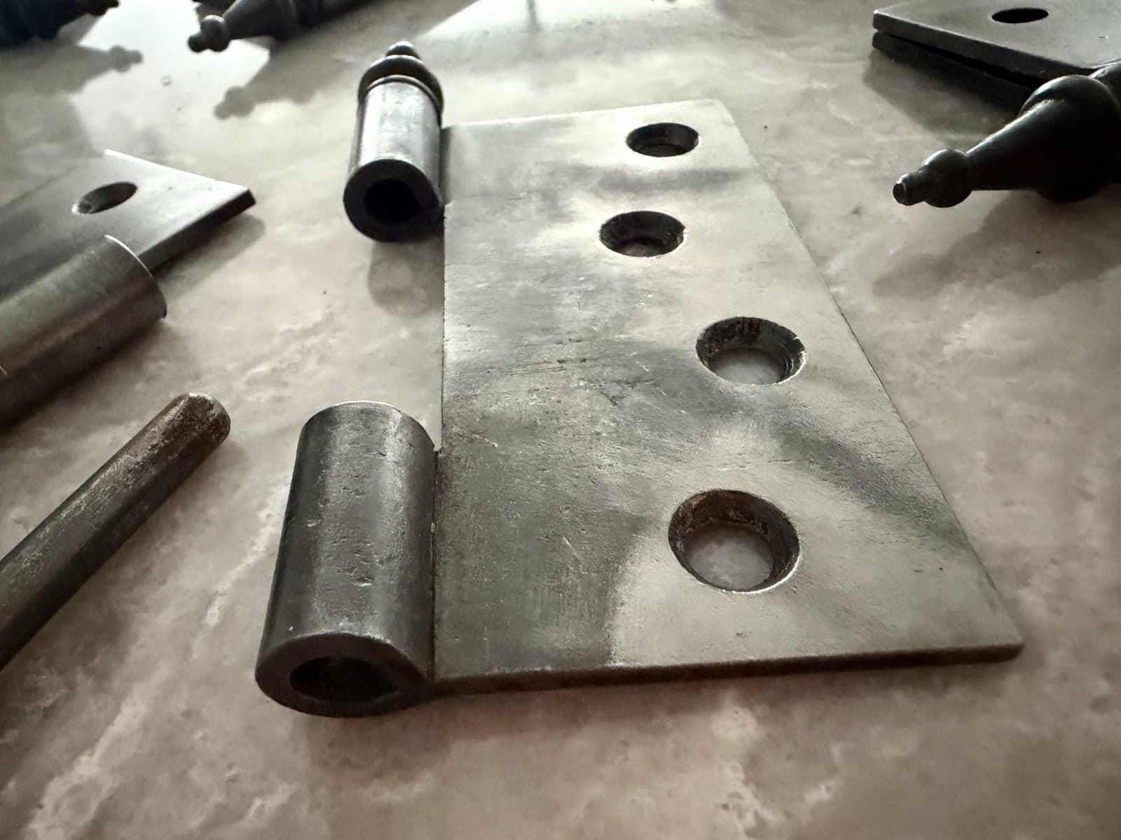 Set of 9 Antique Victorian 4” Cast Iron Steeple Tip Door Hinges - Thumbnail 12
