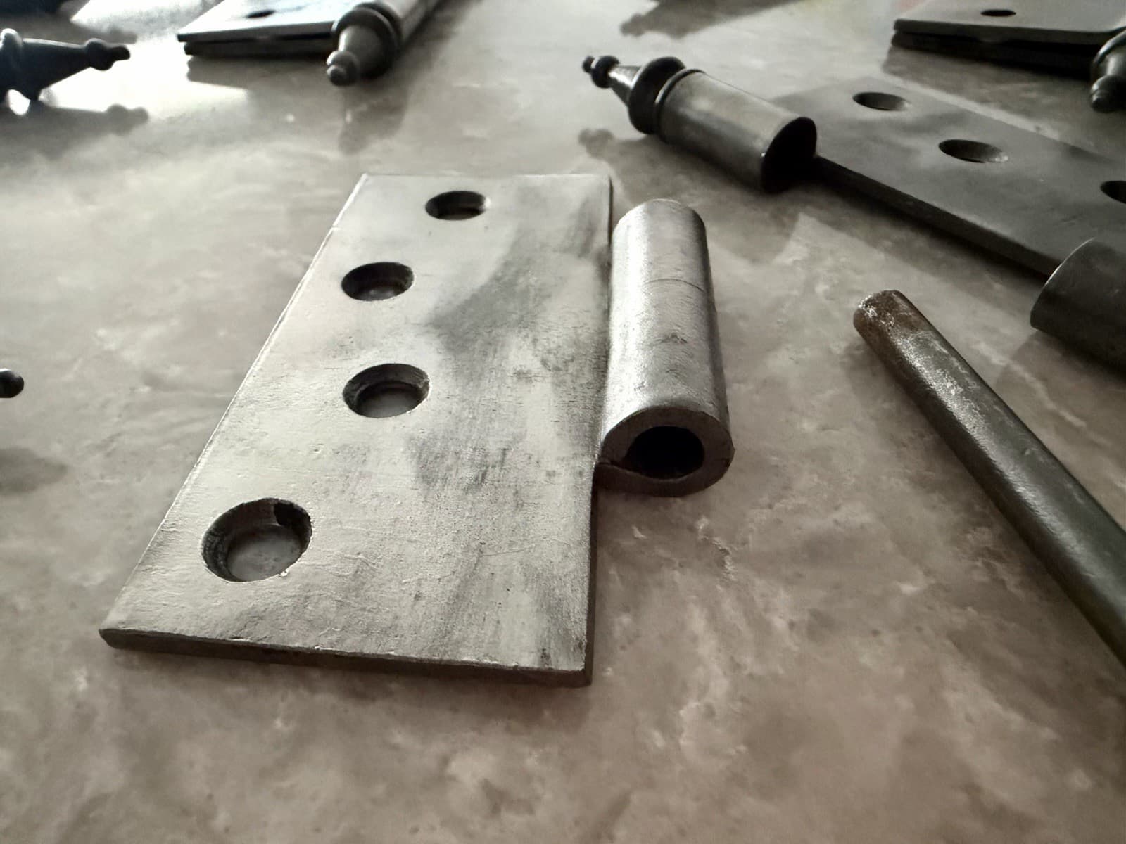 Set of 9 Antique Victorian 4” Cast Iron Steeple Tip Door Hinges - Thumbnail 13