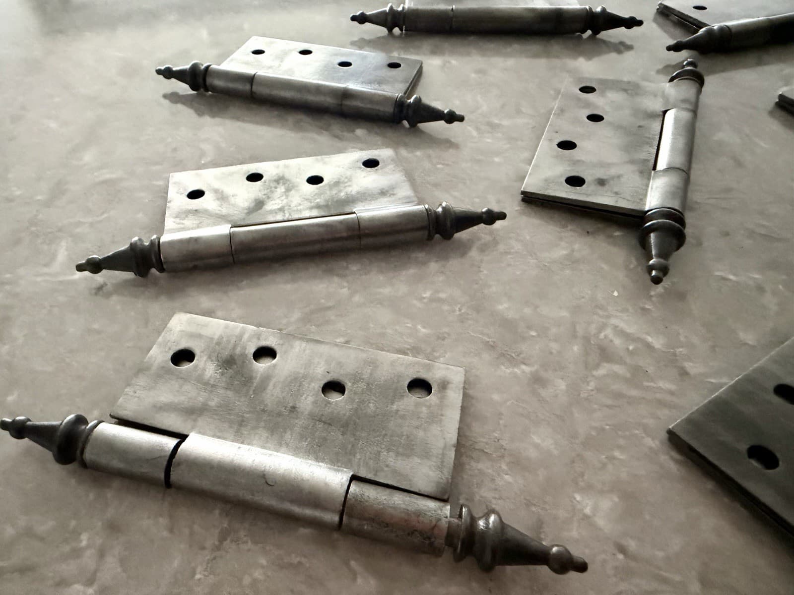 Set of 9 Antique Victorian 4” Cast Iron Steeple Tip Door Hinges - Thumbnail 8