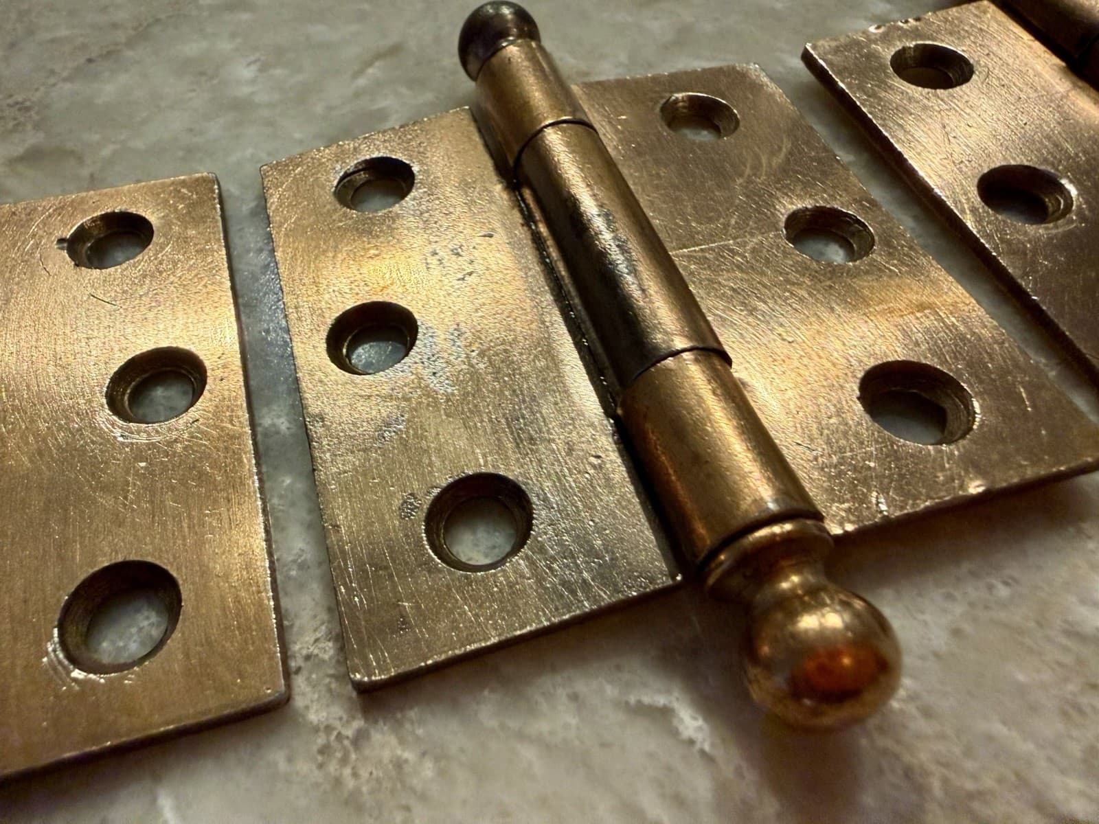 Stanley SW Sweetheart 2.5x2.5 Ball Tip Steel Door Hinges Copper Set of 3 - Thumbnail 3
