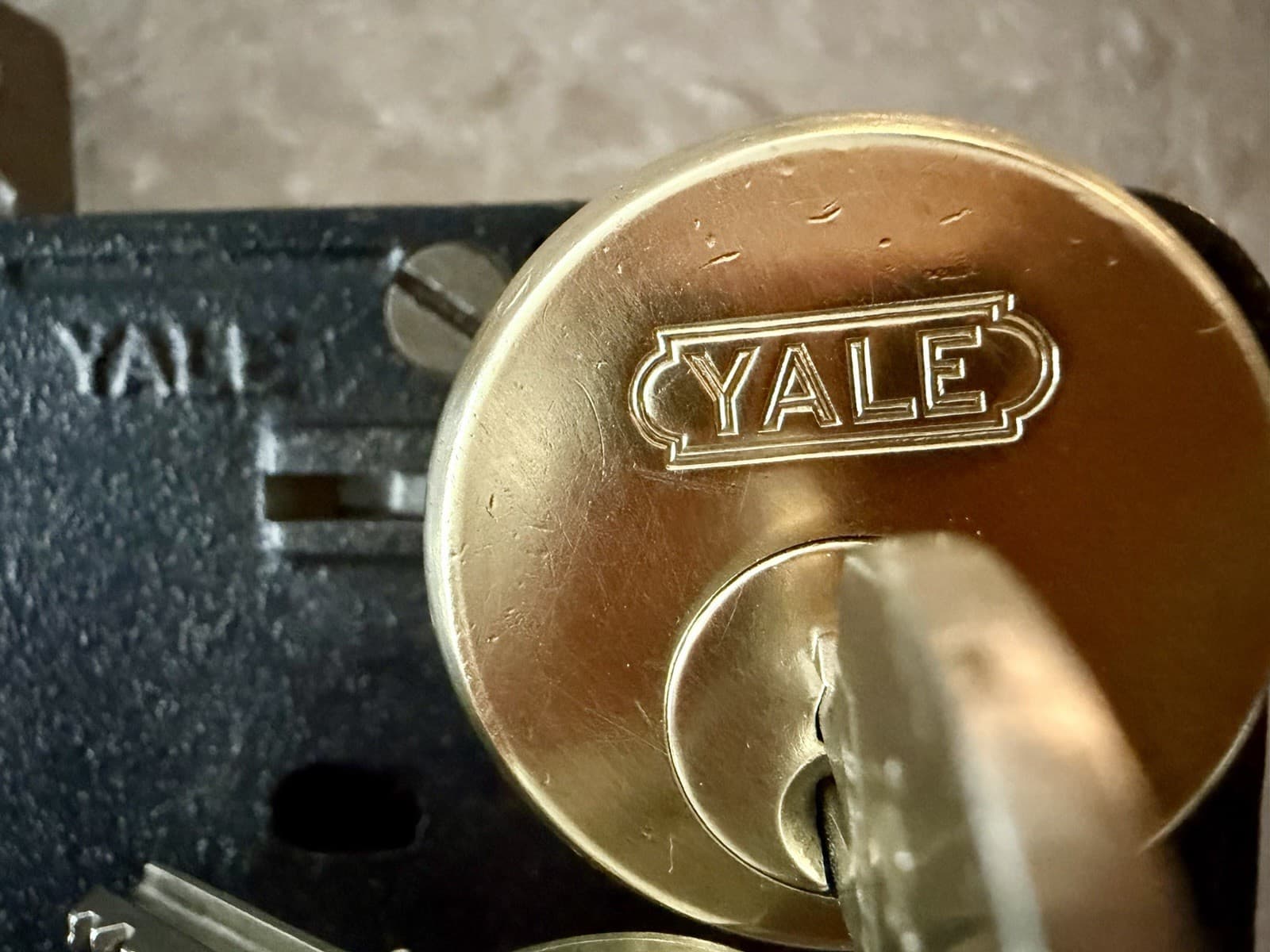 Vintage Yale Rim Deadbolt Lock w/ 2 Keys Brass Strike Cleaned Complete - Thumbnail 5