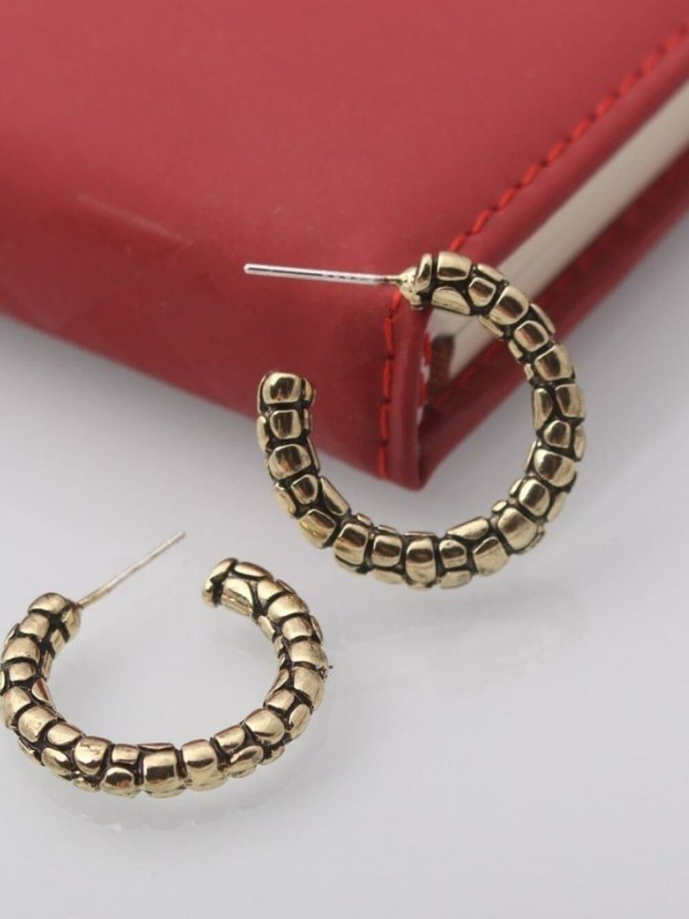 Leighton Kie Cobblestone Pattern Hoop Earrings Gold Black Mens Gift Packaged - Thumbnail 3