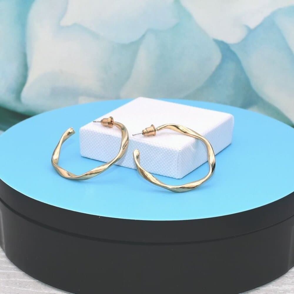Emma Ellison Delicate Twist Hoop Minimalistic Earrings Gold Gift Packaged - Thumbnail 9