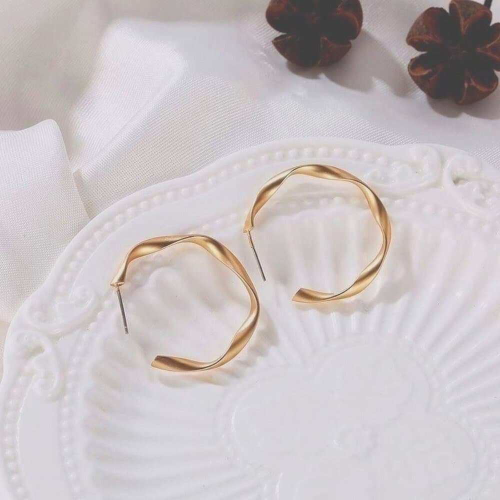 Emma Ellison Delicate Twist Hoop Minimalistic Earrings Silver Gift Packaged - Thumbnail 4