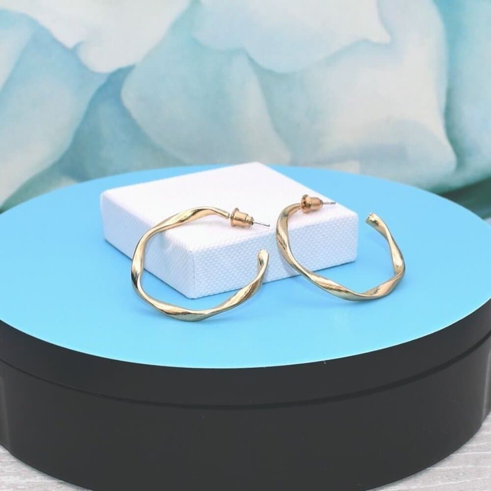 Emma Ellison Delicate Twist Hoop Minimalistic Earrings Gold Gift Packaged - Thumbnail 3