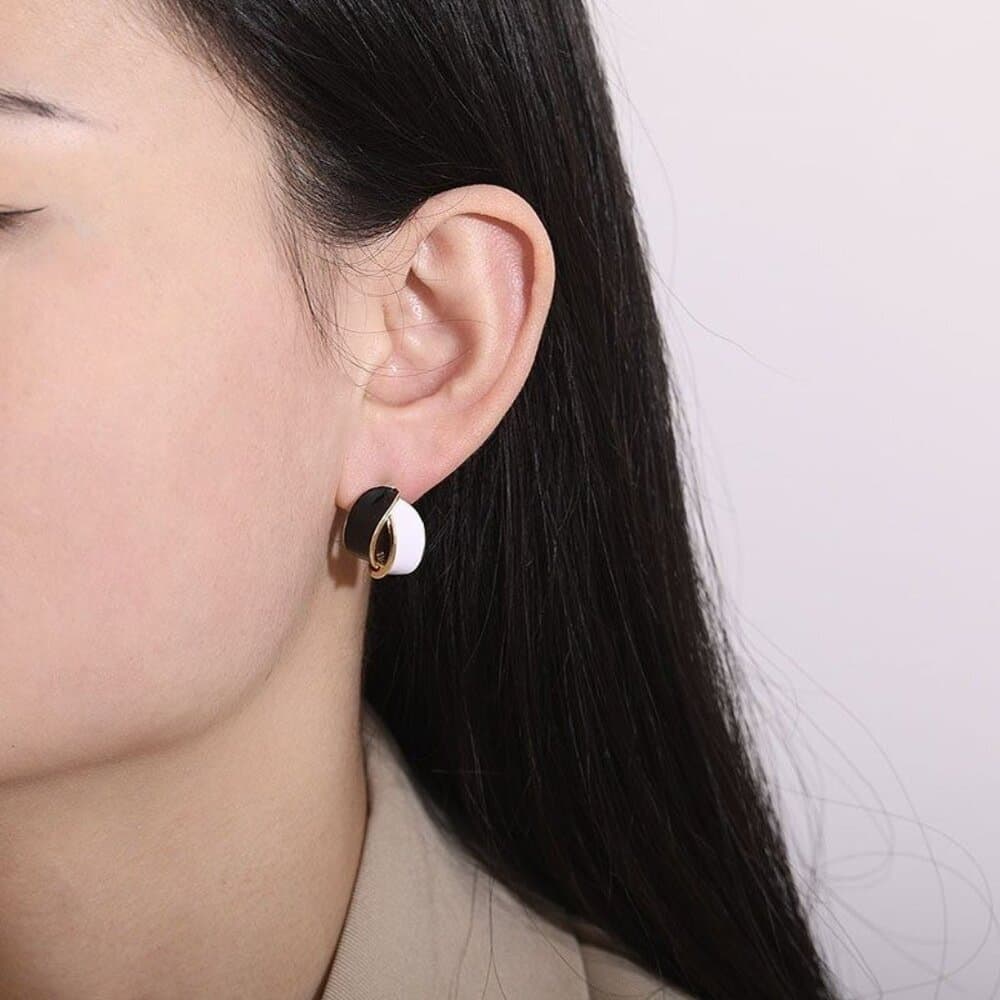 Ashlyn Ellie Artiste Petal Earrings White and Deep Black on Gold Gift Packaged - Thumbnail 3