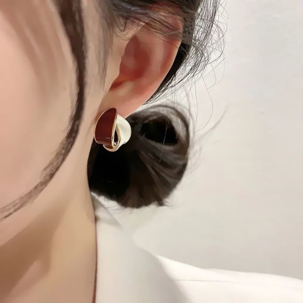 Ashlyn Ellie Artiste Petal Earrings Soft White and Deep Red on Gold Gift Package - Thumbnail 3