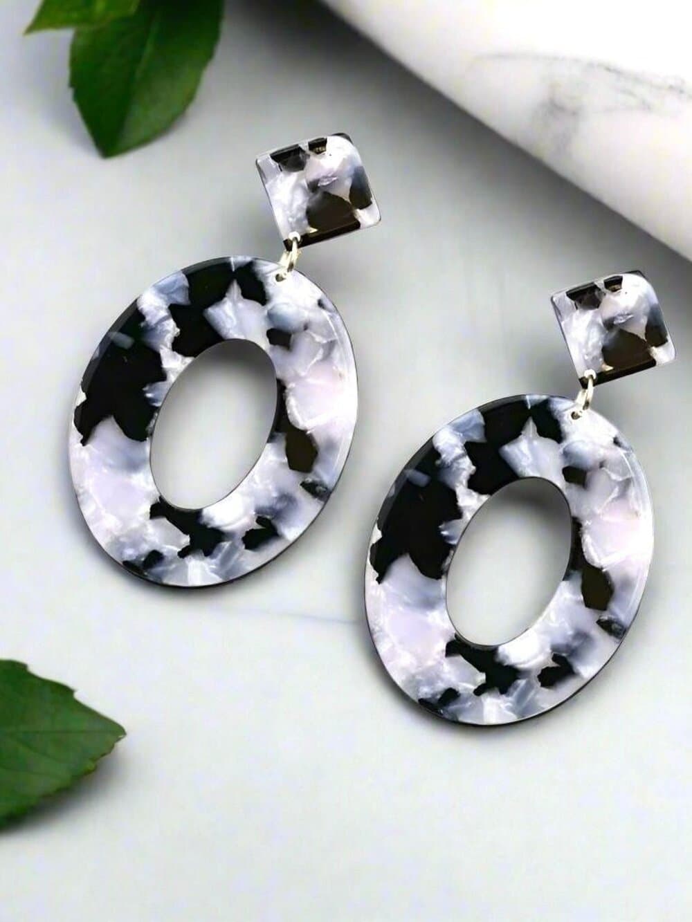 Zinnia Abstracts Geometric Statement Dangle Earrings Open Oval Black Gray - Thumbnail 3
