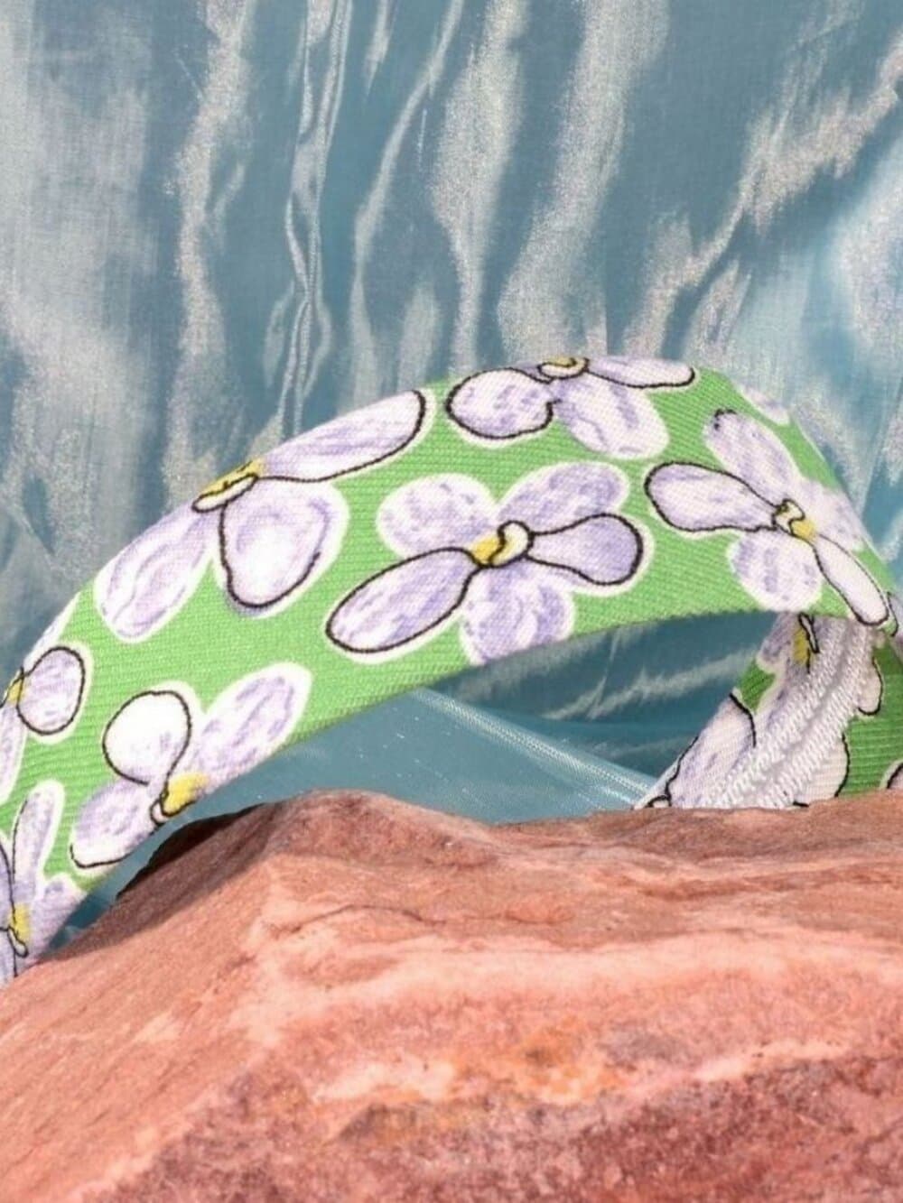 Raelynn Chris Artistic Flowers on Green Floral Pattern Headband Gift Packaged - Thumbnail 5