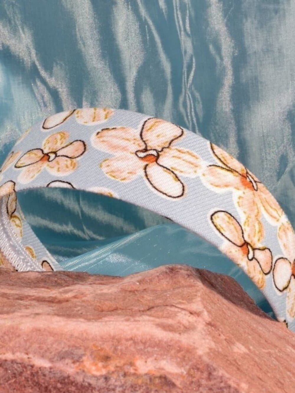 Raelynn Chris Artistic Flowers on Blue Floral Pattern Headband Gift Packaged - Thumbnail 3