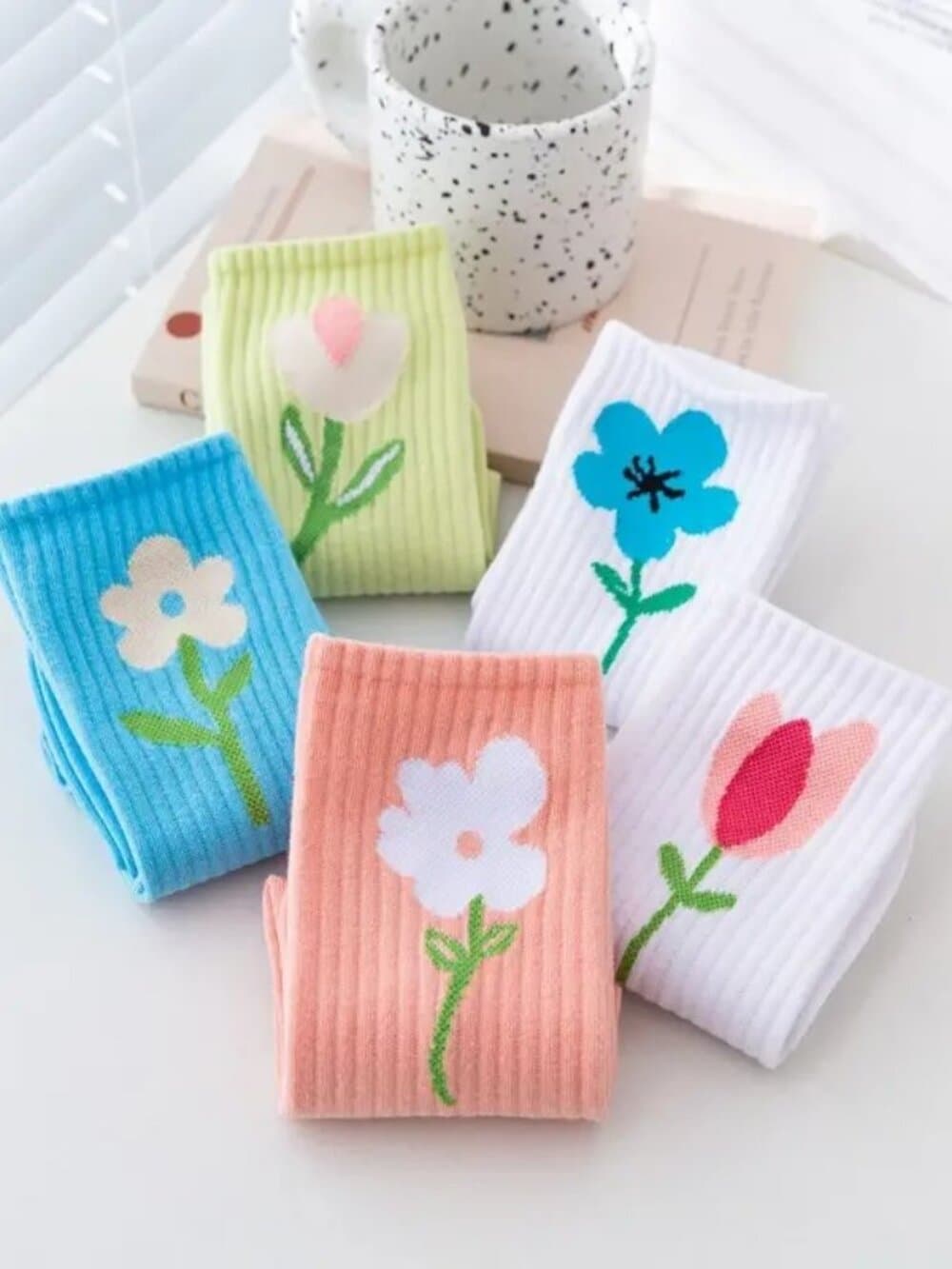 Minimal Garden Womens Flower Socks White on Blue Gift Packaged - Thumbnail 4