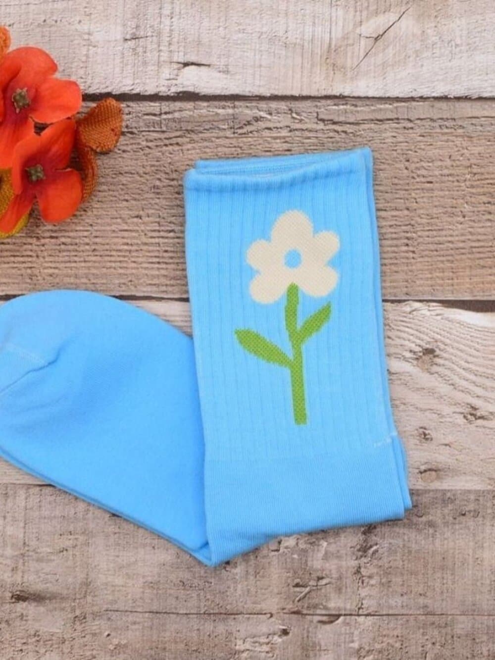 Minimal Garden Womens Flower Socks White on Blue Gift Packaged - Thumbnail 5