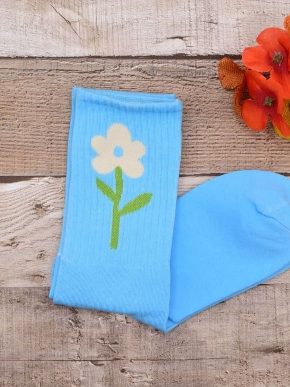 Minimal Garden Womens Flower Socks White on Blue Gift Packaged - Thumbnail 3