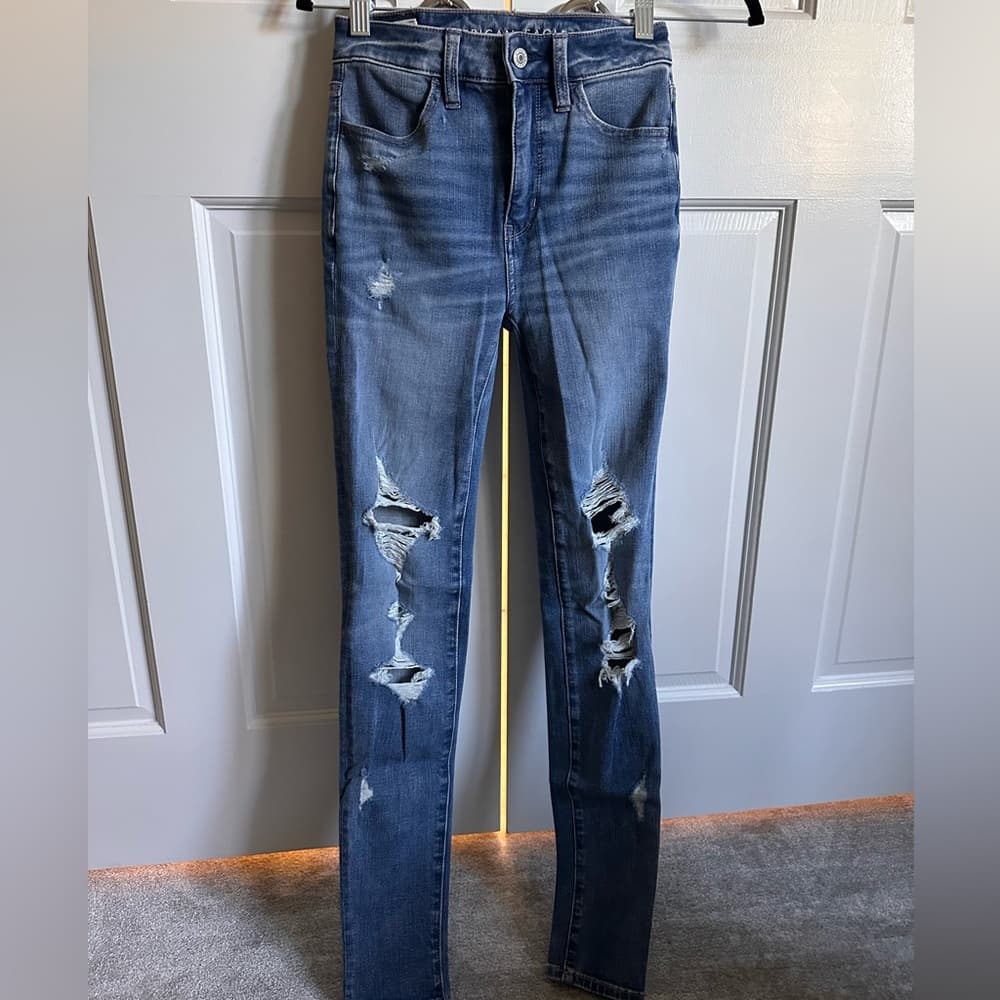 NWT American Eagle Skinny Ripped Jeans - Size 00 - Thumbnail 3