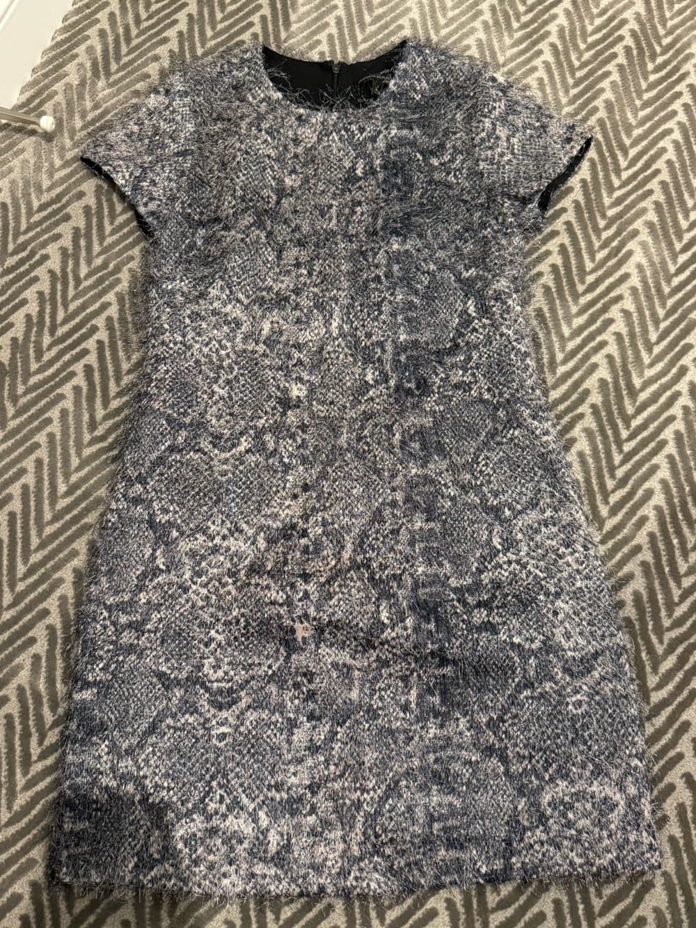 Banana Republic Gray Textured Knit Short-Sleeve Dress - Thumbnail 3