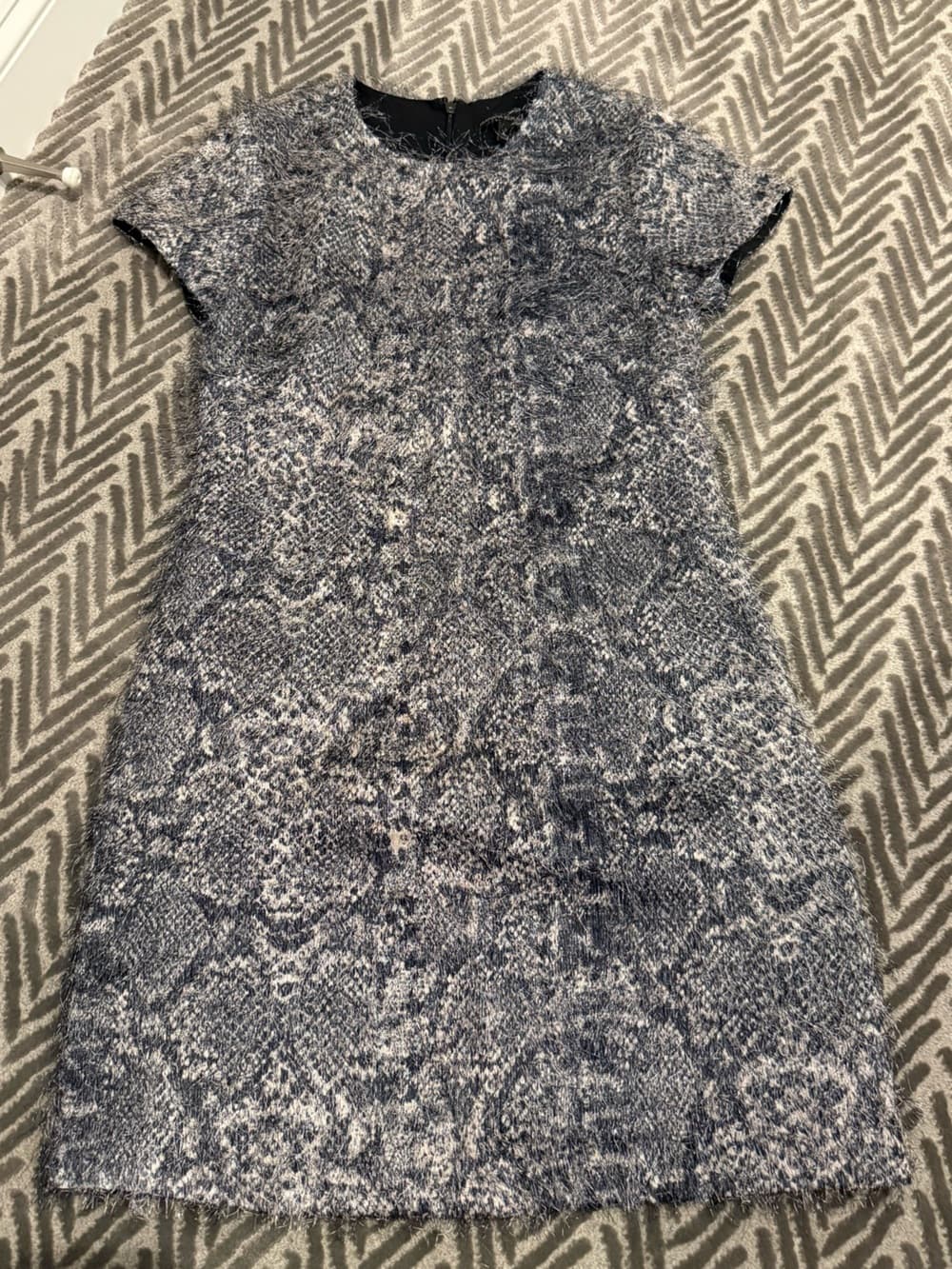 Banana Republic Gray Textured Knit Short-Sleeve Dress - Thumbnail 2