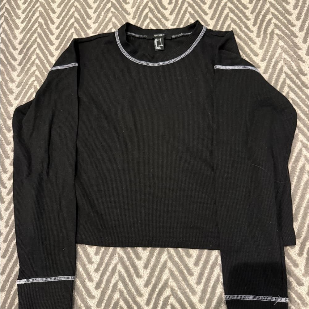 Forever 21 Black Ribbed Crewneck Top with White Contrast Stitching - Thumbnail 2