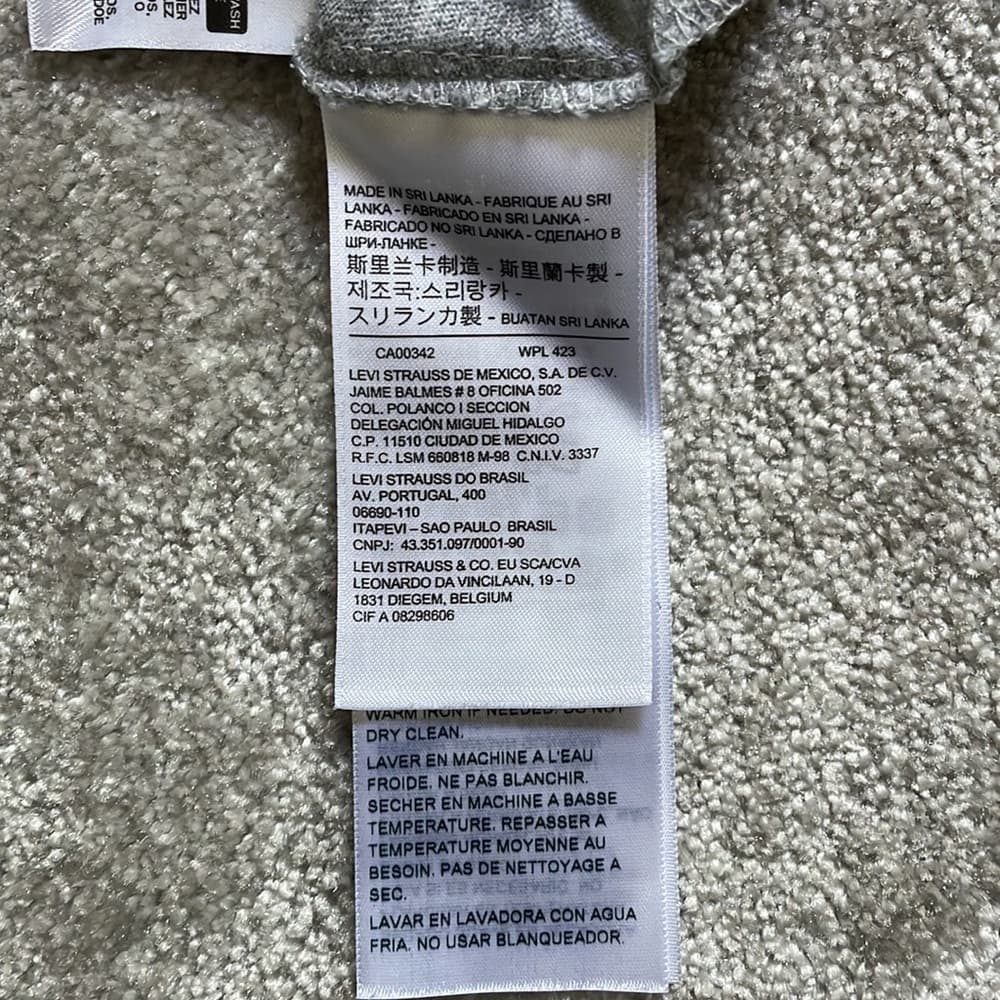 Levi’s gray women’s graphic tee - Thumbnail 4